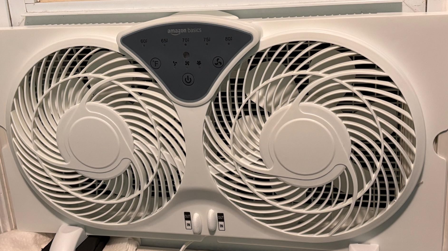 Amazon Basics Twin Window Fan with Reversible Airflow, 3 Speeds, Exhaust, Expandable Side Panel, Digital Control, 9 inch, 78W, White customer photo 2