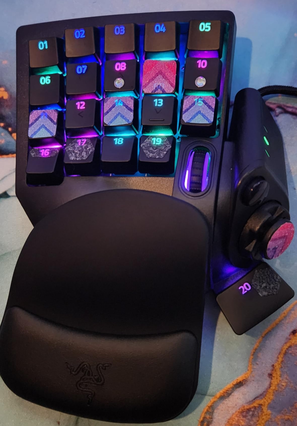 Razer Tartarus Pro Gaming Keypad: Analog-Optical Key Switches - Rapid Trigger - Adjustable Actuation - 32 Programmable Keys - Customizable Macros - Chroma RGB Lighting - Classic Black customer photo 2