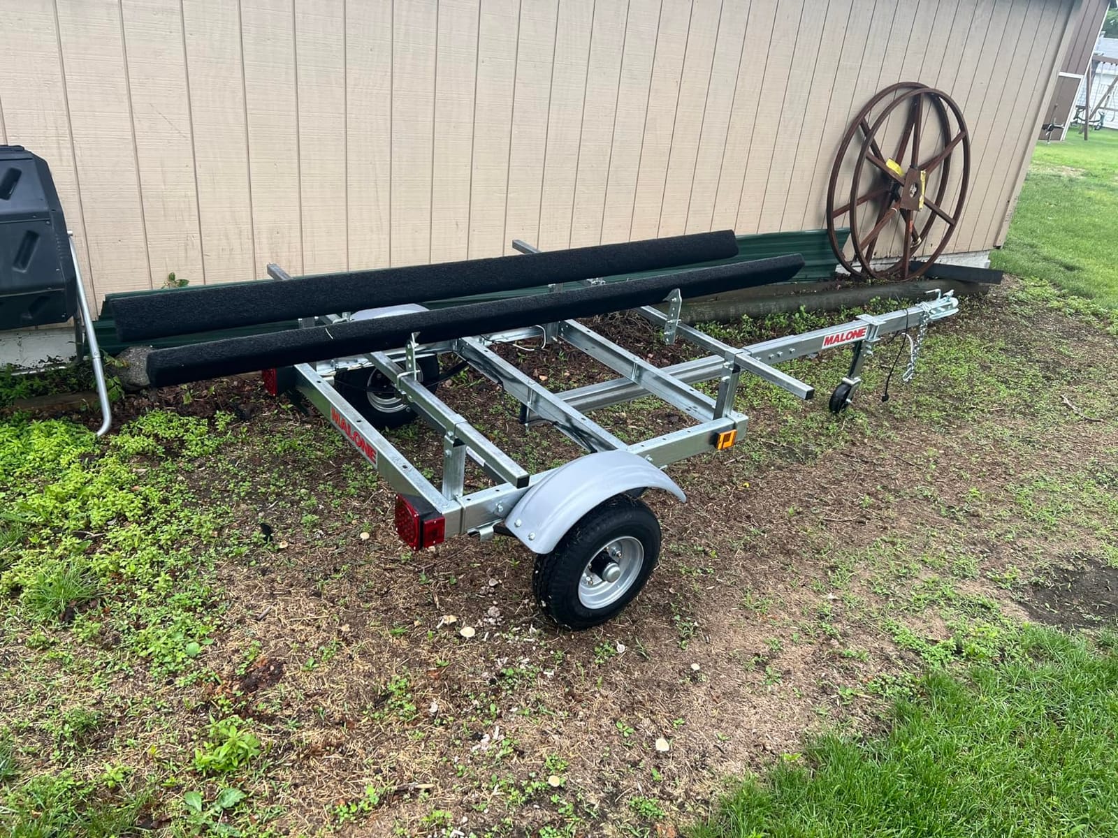 Malone MPG586XB EcoLight 1 Kayak Trailer with 1 Bunk Kayak Carrier | 14' / 400 lbs Capacity | Fully Submersible | Marine Grade Galvanized Steel Construction customer photo 1