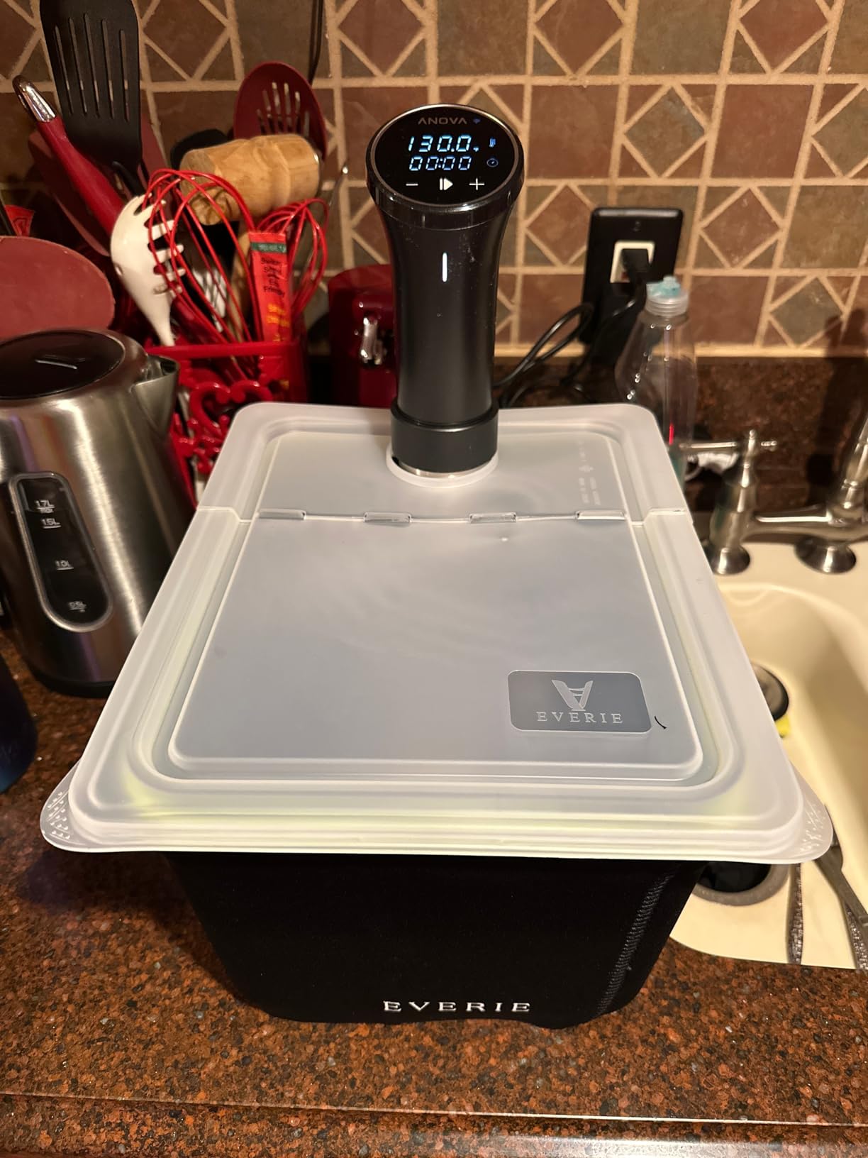EVERIE 12 Quart Sous Vide Container with Collapsible Hinged Lid + Wobble-Free Stainless Steel Rack Divider + Insulating Neoprene Sleeve - NSF Approved Container, BPA-Free Lid, Fits Anova & Instant Pot customer photo 1