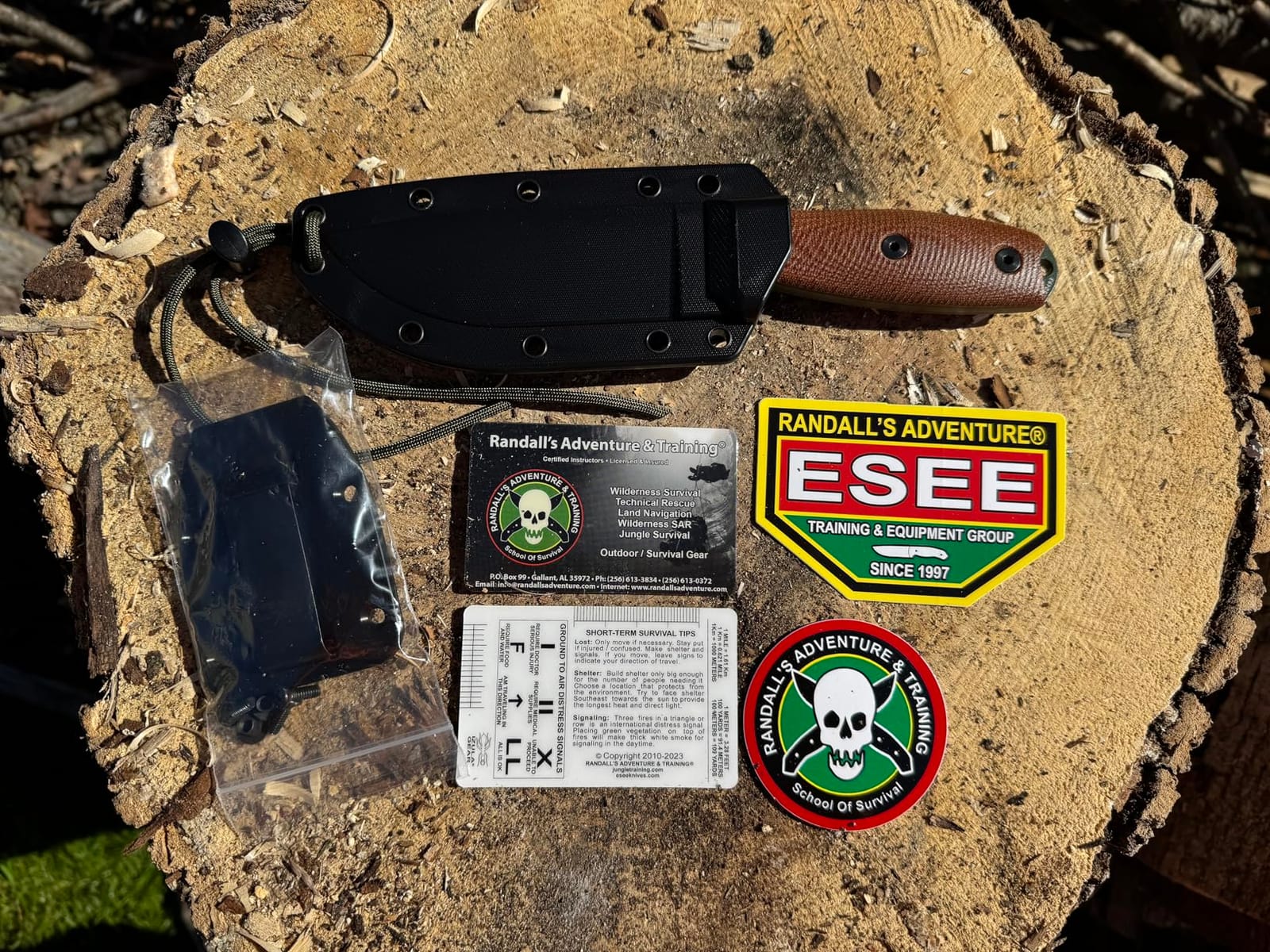ESEE-4 Fixed Blade Knife with Sheath, 1095 Carbon Steel, Outdoor Knife with 3D Contoured Handle, Made in USA, (Black Blade, Blue/Black G10 3D Handle) customer photo 2