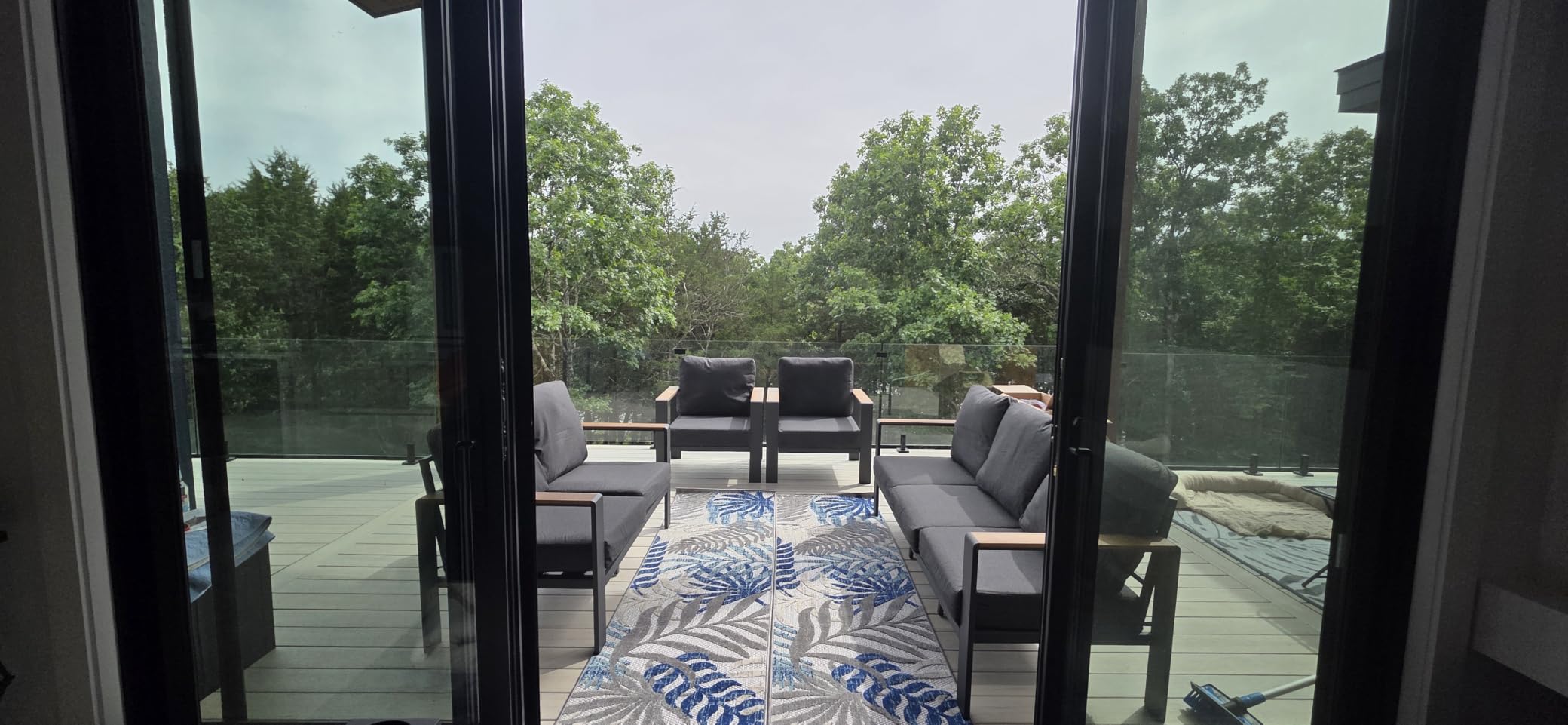 JONATHAN Y Tropics Palm Leaves Indoor Outdoor Area Rug 8X10 Gray/Blue | Ships Rolled, Durable Flat Weave, Lays Flat for Backyard, Patio, Porch, Easy-Cleaning, High Traffic, Pet-Friendly, Non-Shedding customer photo 2