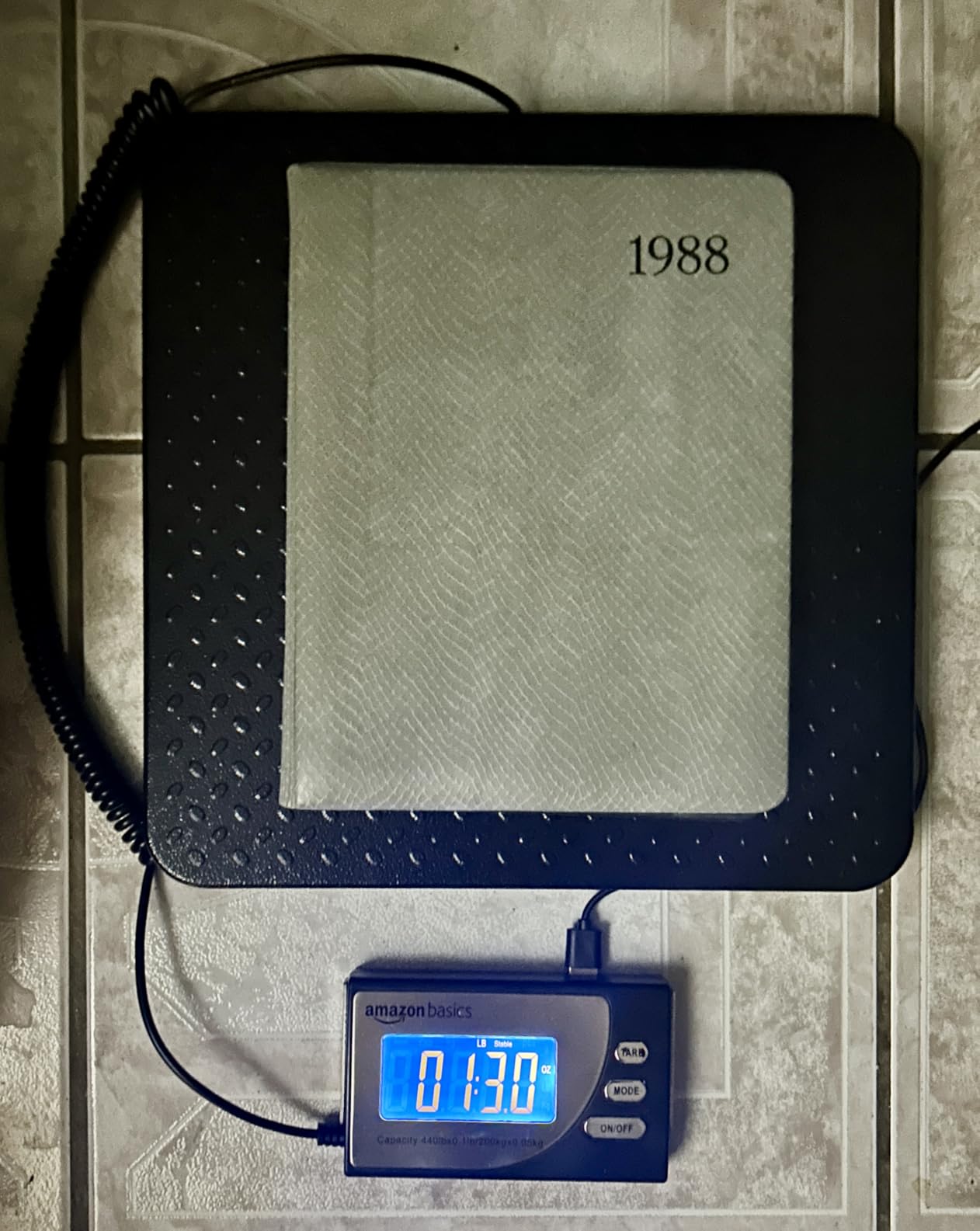 Amazon Basics Digital Postal Scale with Tare Function, Heavy Duty, Aluminium Platform, 440 lb Capacity, Digital Shipping, Portable, Black customer photo 2