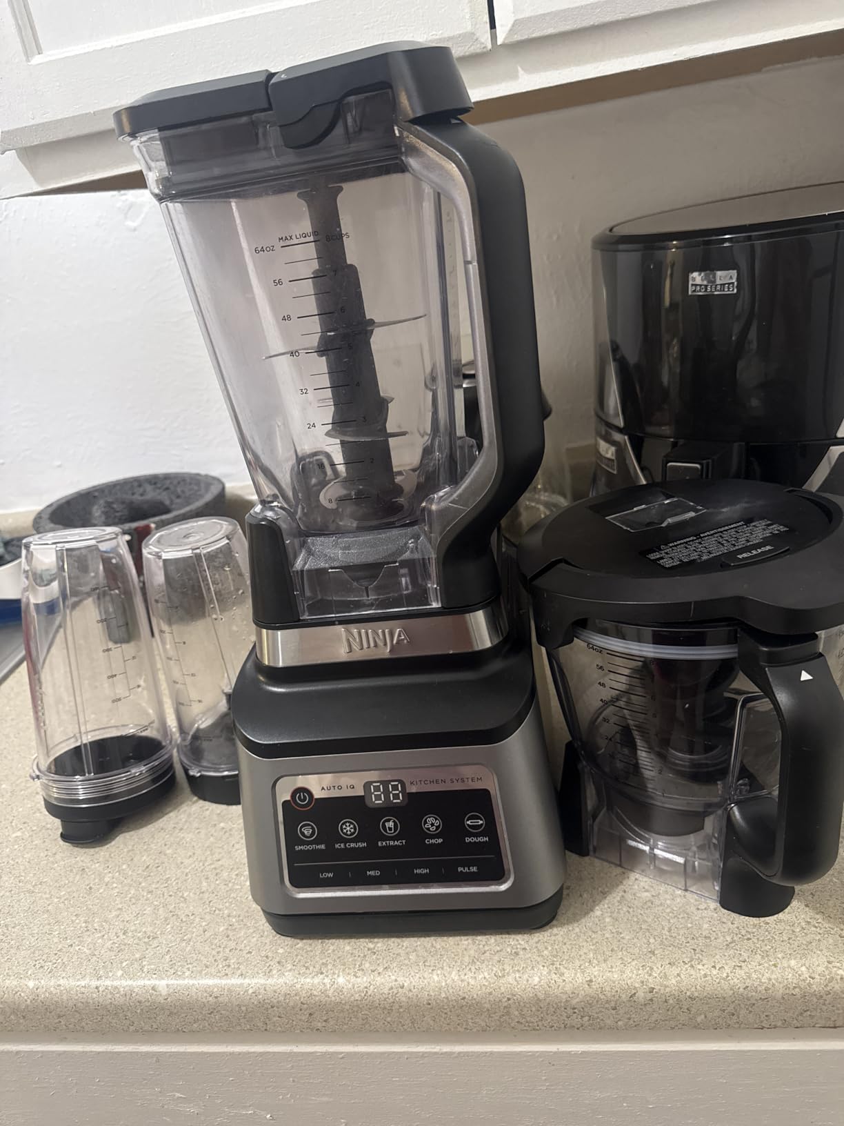 Ninja Professional Plus Kitchen System with Auto-iQ, 1400WP, 72oz Pitcher, 64oz Processor, (2) 24oz Cups, Grey, BN801 customer photo 2