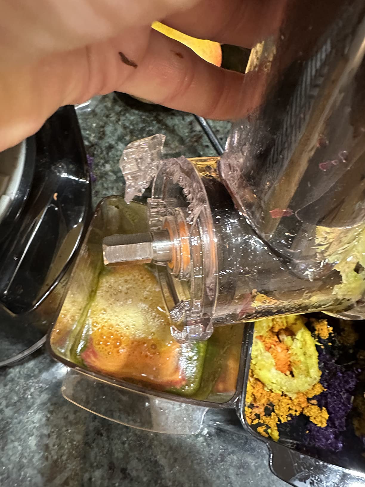 Omega H3000D Cold Press Juicer Machine, Vegetable and Fruit Juice Extractor, Triple-Stage Slow Masticating Juicer, 150 W, Black customer photo 2