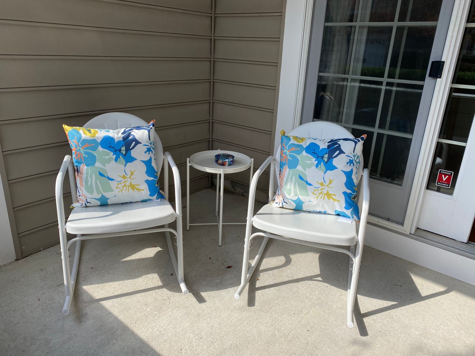 Crosley Furniture Griffith Retro Metal Outdoor Rocking Chairs, Set of 2, for Porch, Deck, Balcony, Backyard, Bright Red Gloss customer photo 2