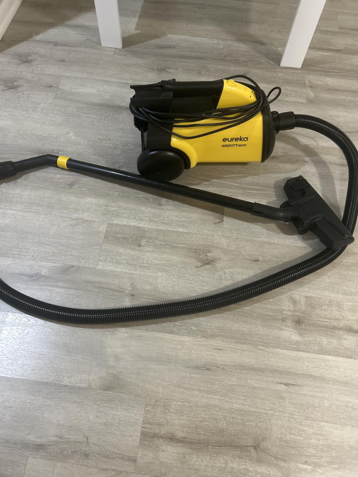 Eureka 3670M Canister Cleaner, Lightweight Powerful Vacuum for Carpets and Hard Floors, w/ 5bags,Yellow customer photo 1