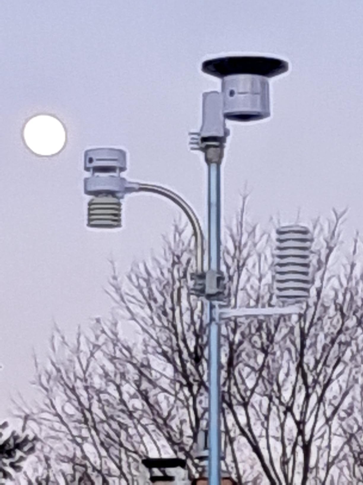 Ambient Weather WS-5000 Ultrasonic Smart Weather Station with TFT Full Color LCD Display customer photo 2