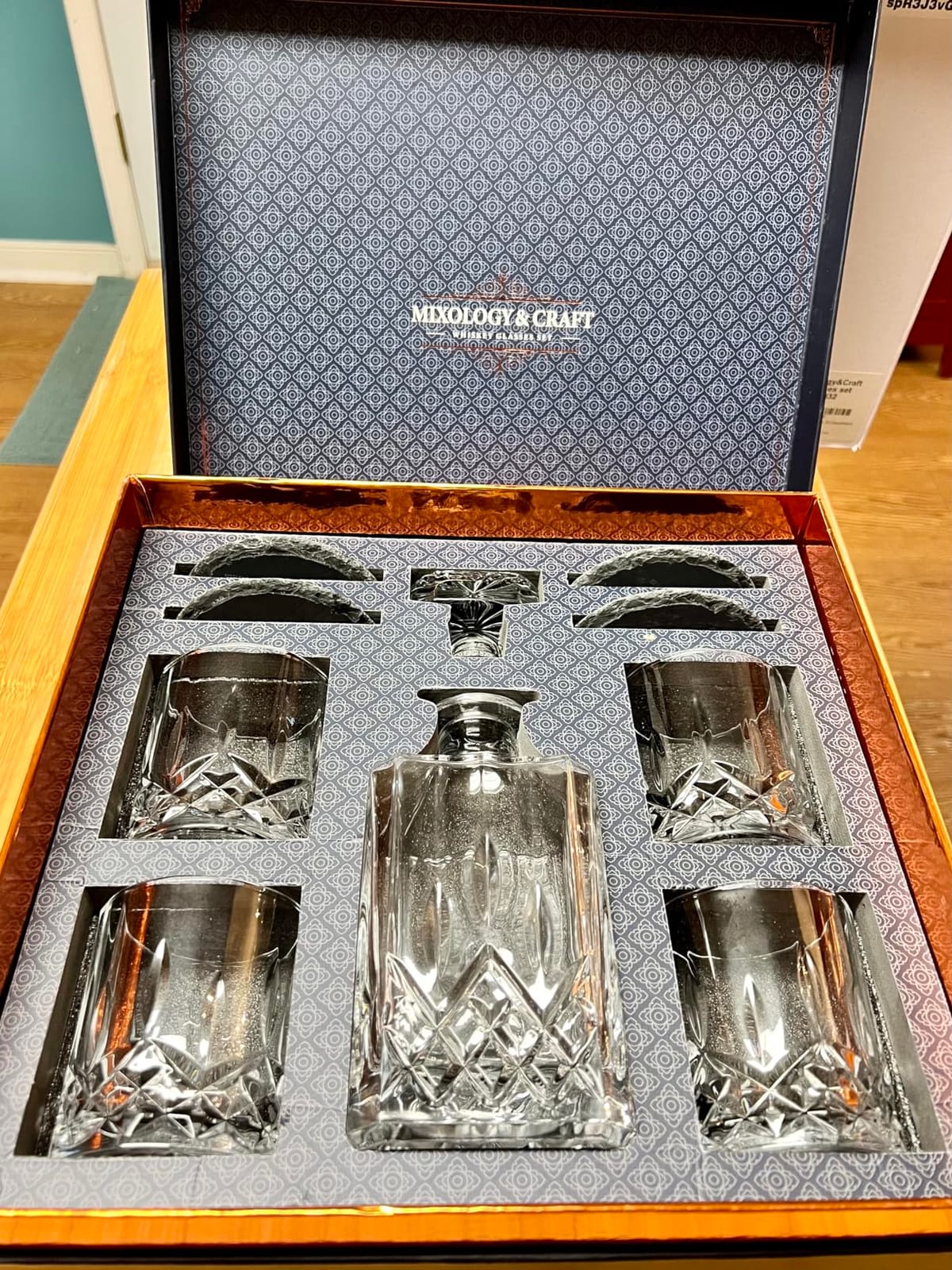 Mixology & Craft Luxury Whiskey Decanter Gift Set - 25oz Crystal Decanter, 4 Old-Fashioned Glasses, 4 Slate Coasters with Diamond Pattern Premium Black Gift Box customer photo 1