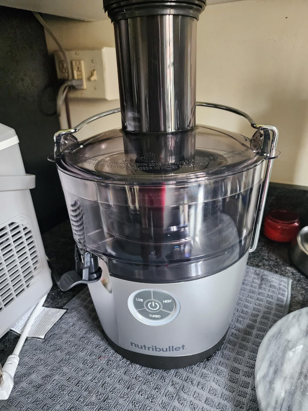 NutriBullet Juicer Pro Centrifugal Juicer Machine for Fruit, Vegetables, and Food Prep, 27 Ounces/1.5 Liters, 1000 Watts, Silver, NBJ50200 customer photo 1