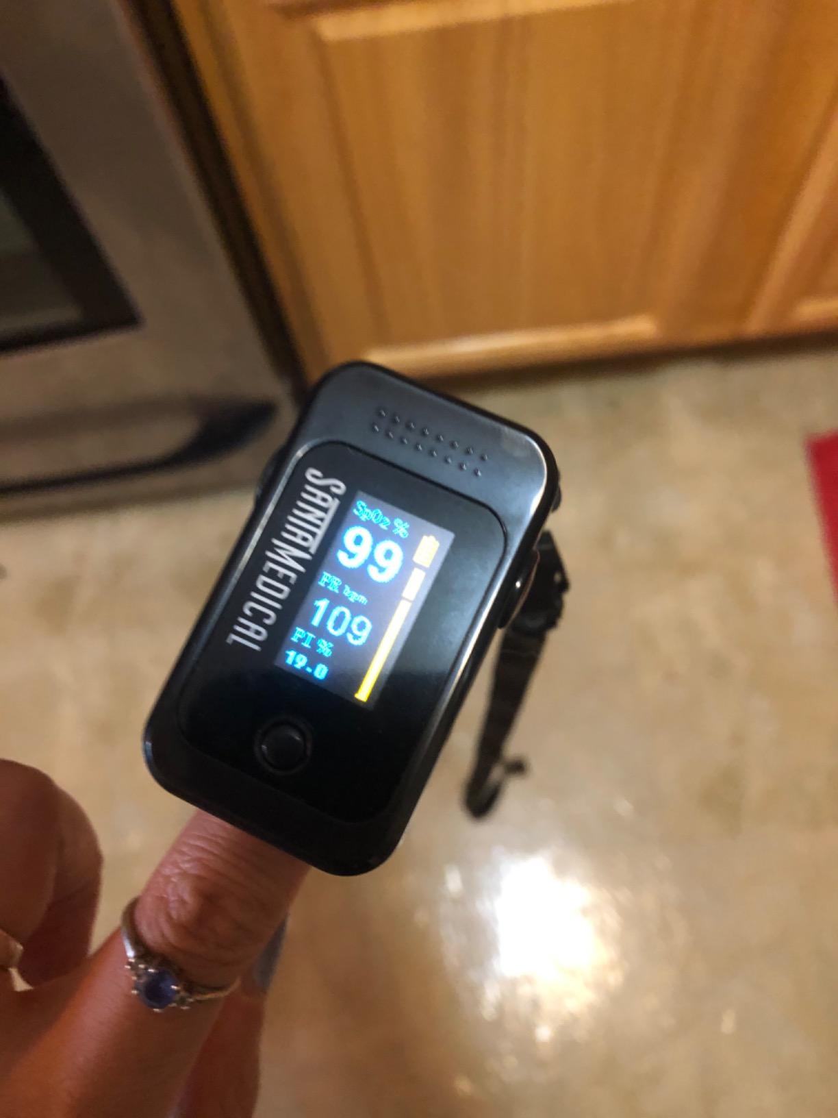 Santamedical Dual Color OLED Pulse Oximeter Fingertip, Blood Oxygen Saturation Monitor (SpO2) with Case, Batteries and Lanyard customer photo 1