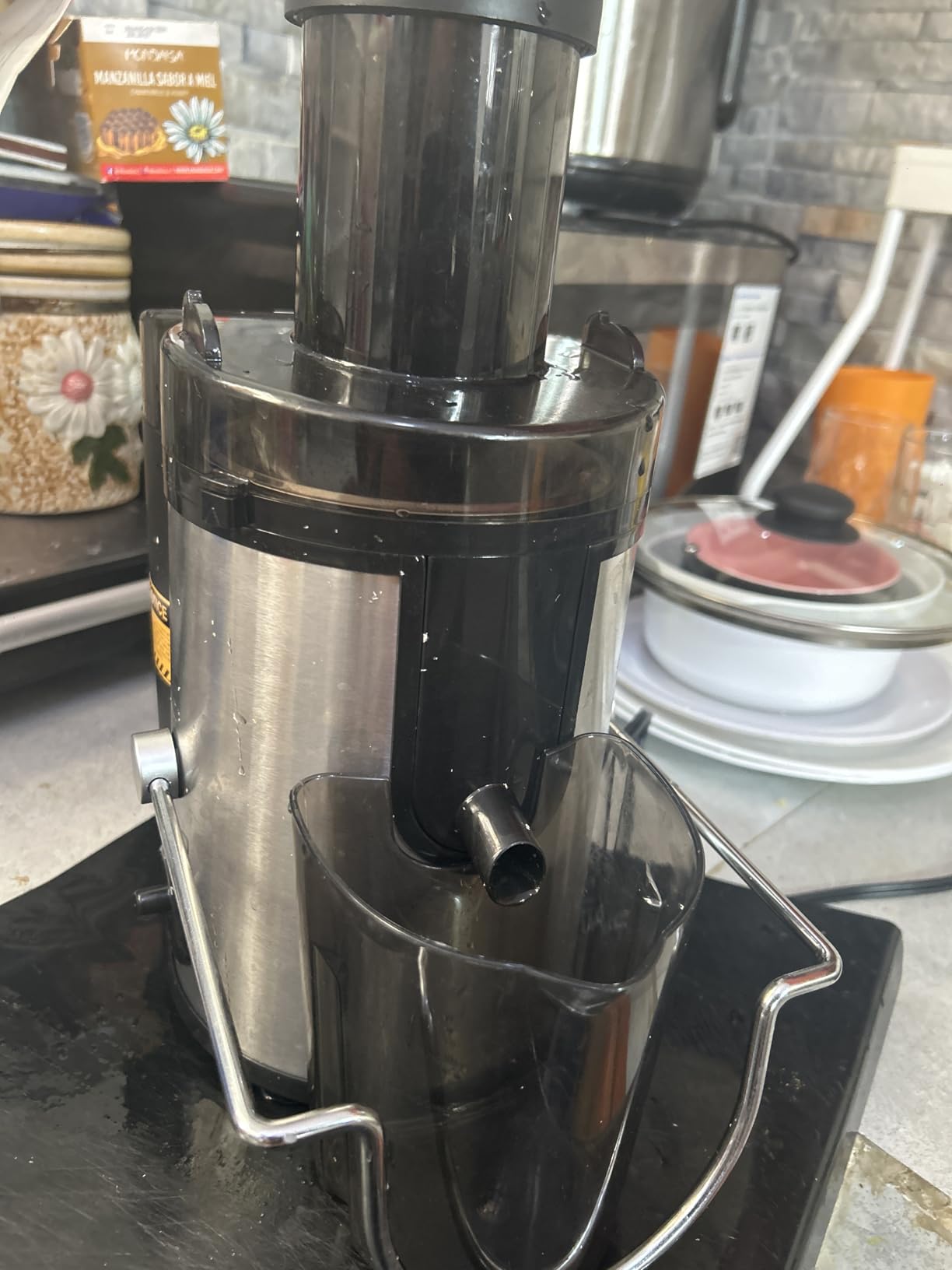 QCen Juicer Machine 500W Centrifugal Juicer with Extra Wide Feed Chute | For Fruits And Vegetables, Stainless Steel, BPA-Free Parts, Easy To Clean, Compact Countertop Juicer, Black customer photo 2