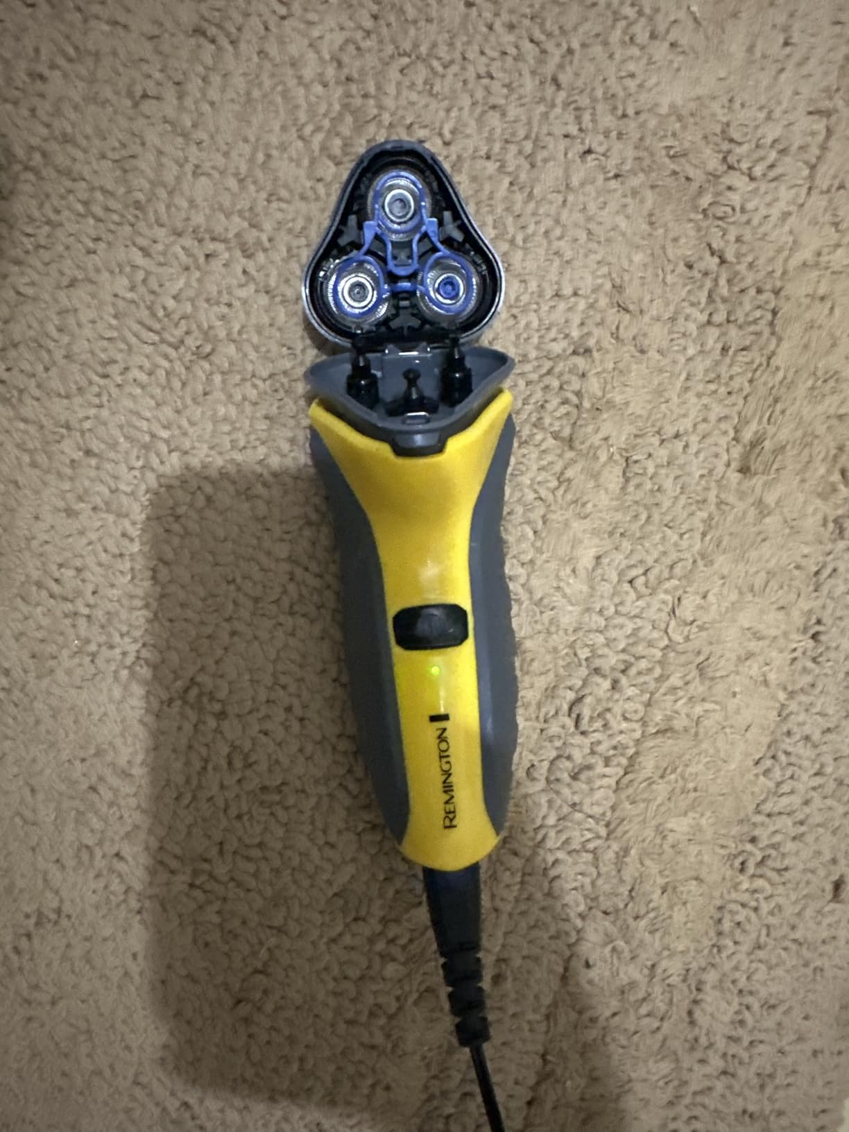 Remington Virtually Indestructible Rotary Shaver 5100, Electric Razor for Men, 100% Waterproof Design, Yellow customer photo 1