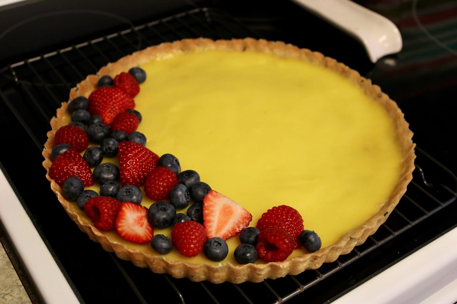 TORASO 11Inch, 9 Inch and 4 Inch Tart Pan with Removable Bottom, 2 Pcs Large Size Quiche Pan and 4 Pcs Small Size Pie Pan, Non-Stick Baking Pan (Set of 6) customer photo 2