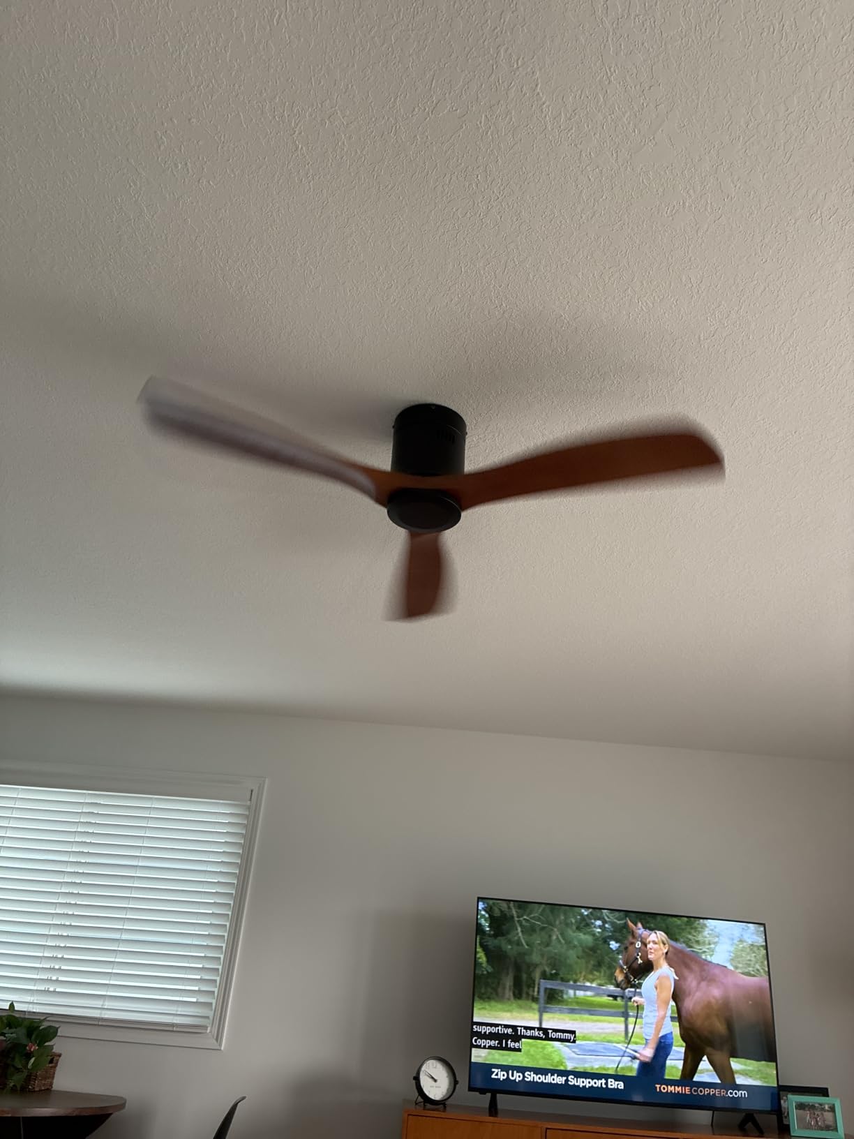 Sofucor 52 Inch Wood Ceiling Fans with Lights and Remote, Low Profile | Flush Mount, Quiet Reversible DC Motor, 3CCT Dimmable, 6 Speeds, Indoor/Outdoor/Bedroom/Living Room/Farmhouse/Patio, Brown customer photo 1