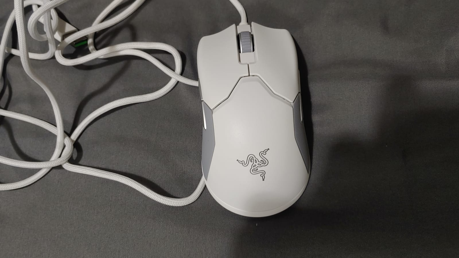 Razer Viper Ultralight Ambidextrous Wired Gaming Mouse: 2nd Generation Optical Mouse Switches 5G Optical Sensor - 71g Lightweight Design - Speedflex Cable - Mercury White customer photo 1