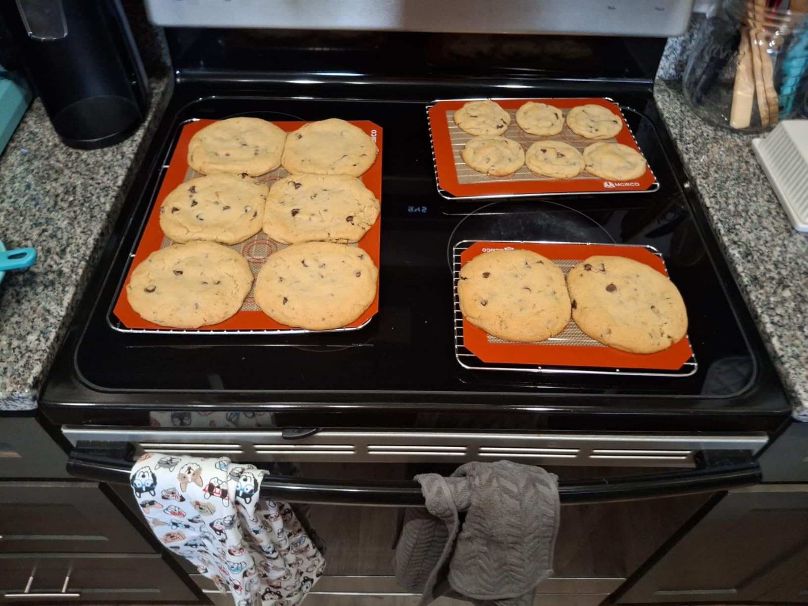 M MCIRCO Baking Sheet with Cooling Rack, Baking Mat Set, Set of 9 | Stainless Steel Cookie Pan with Cooling Rack, 3 Sheets + 3 Racks + 3 Mats, 10/12/16 Inch, Baking Pan, Easy Clean customer photo 1