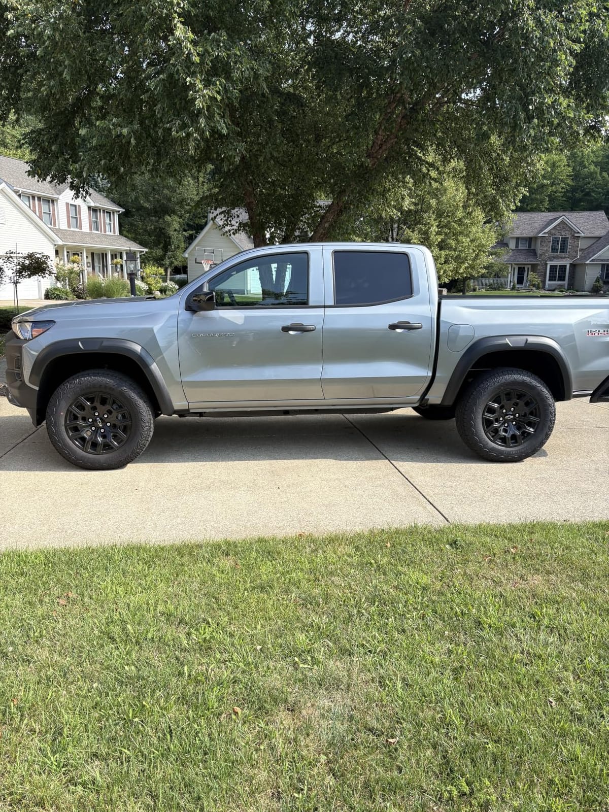 COMNOVA 6 Inches Running Boards & Steps Step Bars Compatible with 2019-2026 Chevy Silverado 1500, 2020-2026 Silverado/Sierra 2500HD 3500HD Crew Cab customer photo 2