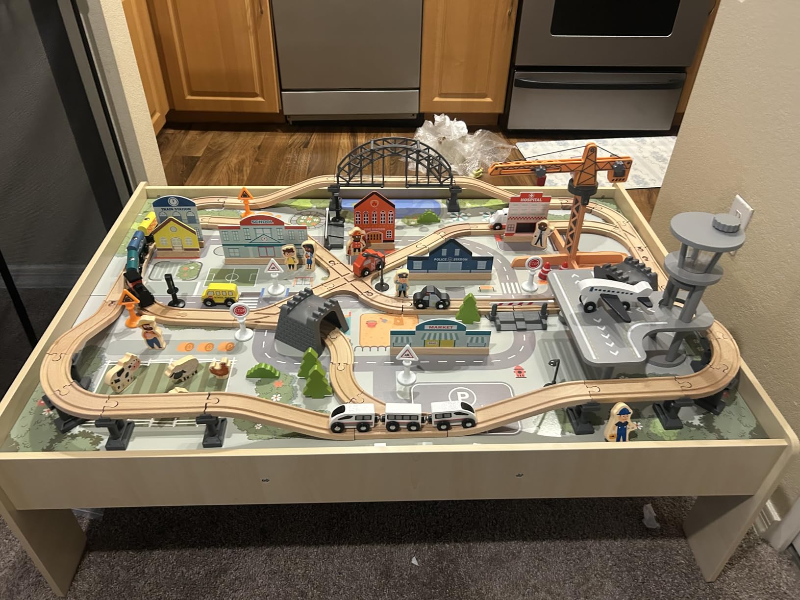 Amazon Basics 120 Piece Wooden Train Set with Activity Table, Sturdy Tracks, Storage Bin, Easy to Assemble, Kids Gift for Age 3Y+, 47.44 x 33.46 x 16.14 in customer photo 2