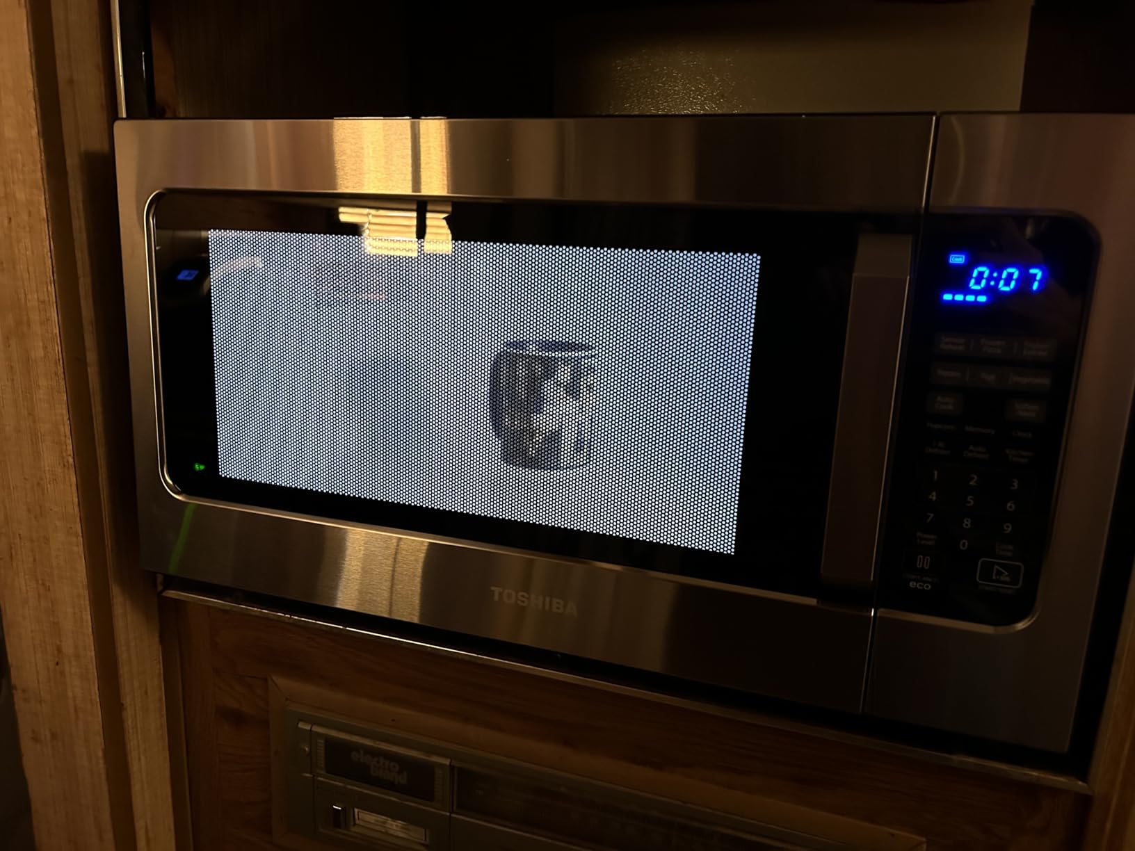 Toshiba ML-EM62P(SS) Large Countertop Microwave with Smart Sensor, 6 Menus, Auto Defrost, ECO Mode, Mute Option & 16.5