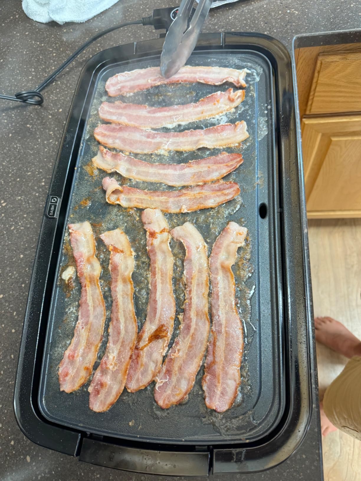 Dash Deluxe Everyday Electric Griddle, Removable Nonstick Plate, Black | Flat Top Grill with Drip Tray, Temperature Control, Large 20-Inch Cooking Surface for Pancakes, Eggs, Burgers, & Bacon customer photo 1