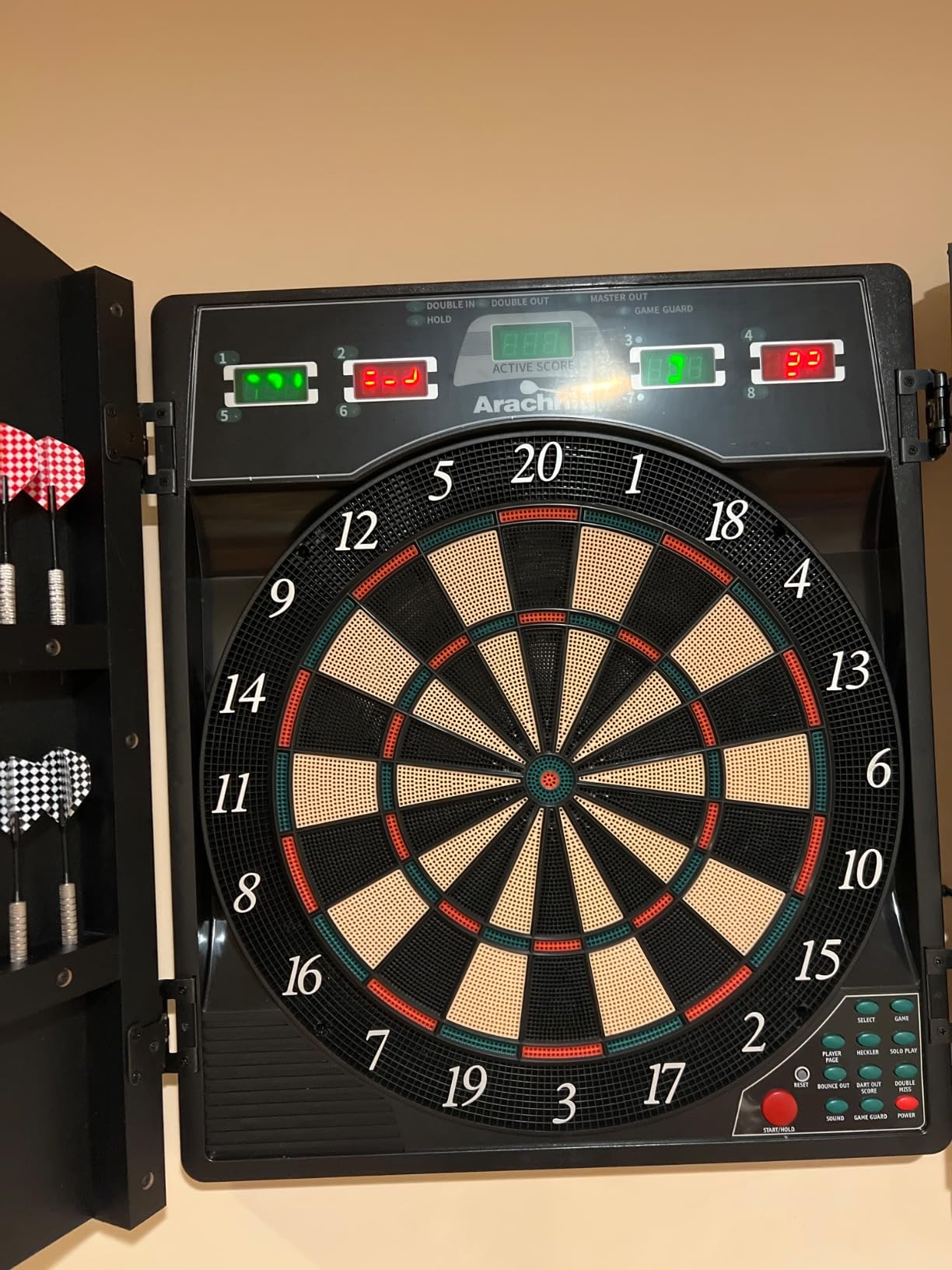 Arachnid Cricket Maxx 4.0 Electronic Dartboard Set, Black customer photo 1