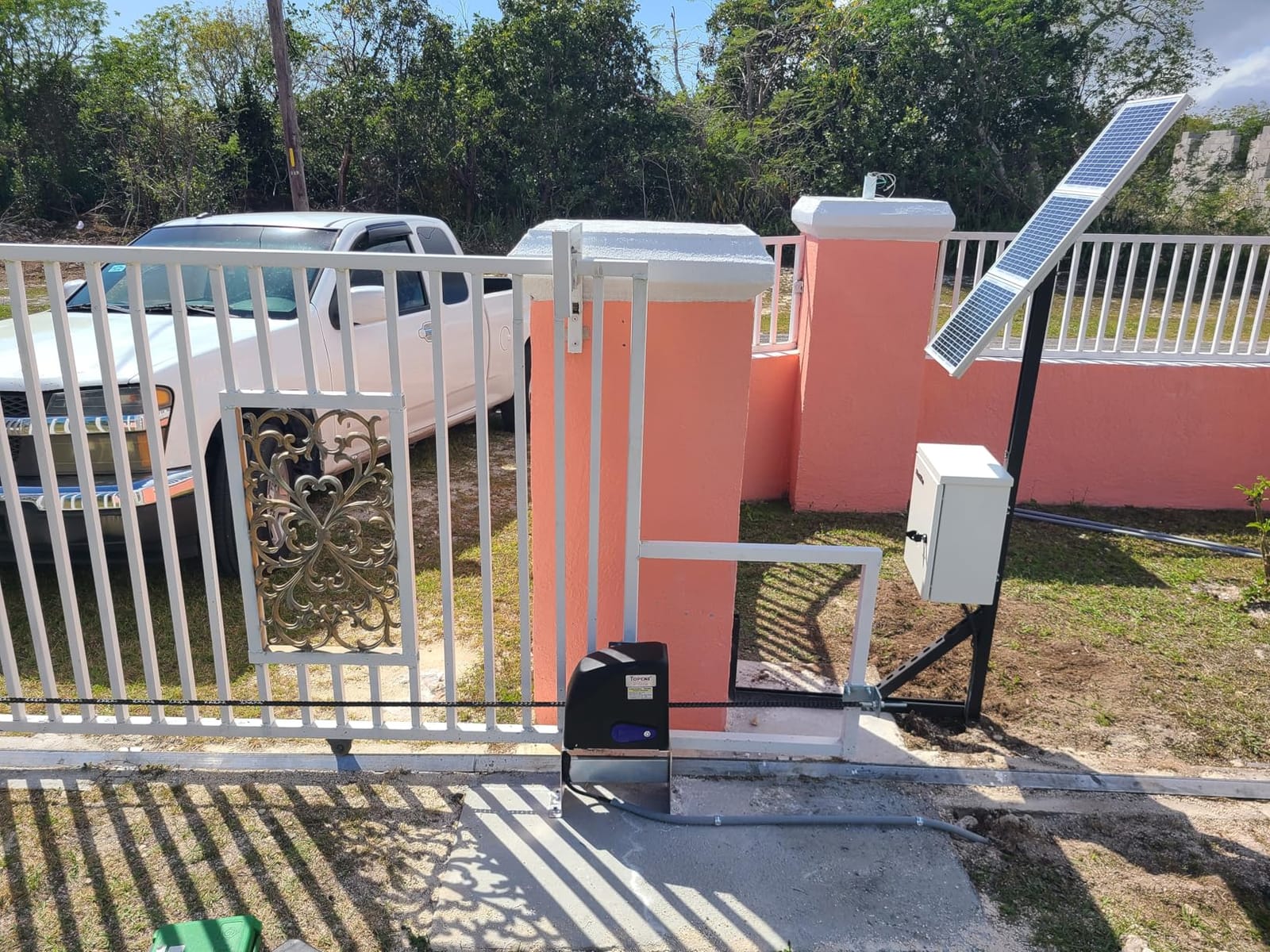 TOPENS DKC500S Solar Sliding Gate Opener Chain Drive Automatic Gate Motor for Heavy Driveway Slide Gates Up to 1300 Pounds, Electric Gate Operator Battery Powered with Solar Panel Remote Control Kit customer photo 2