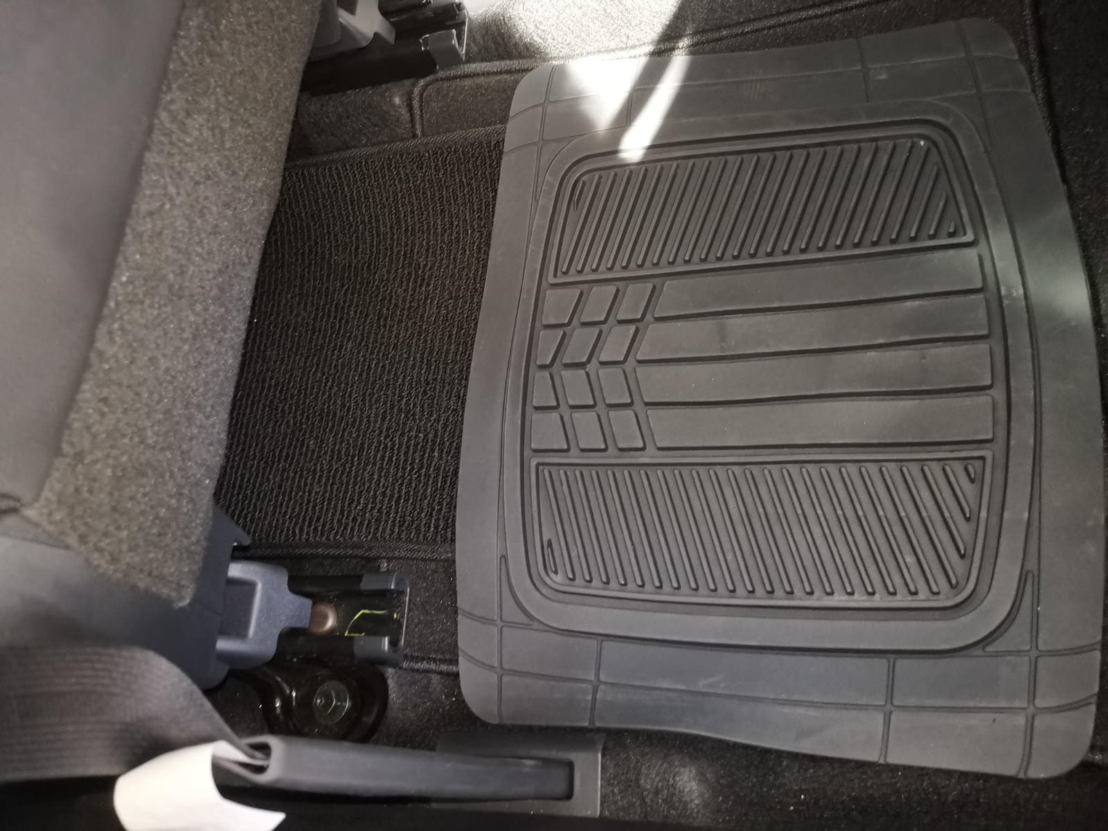 Motor Trend DualFlex Rubber Car Floor Mats All Weather Waterproof 4-Piece Sporty Two-Tone Design Car Mats Full Set - Universal Trim-to-Fit Floor Mats for Car, SUV, & Trucks - Car Carpet Protector customer photo 1