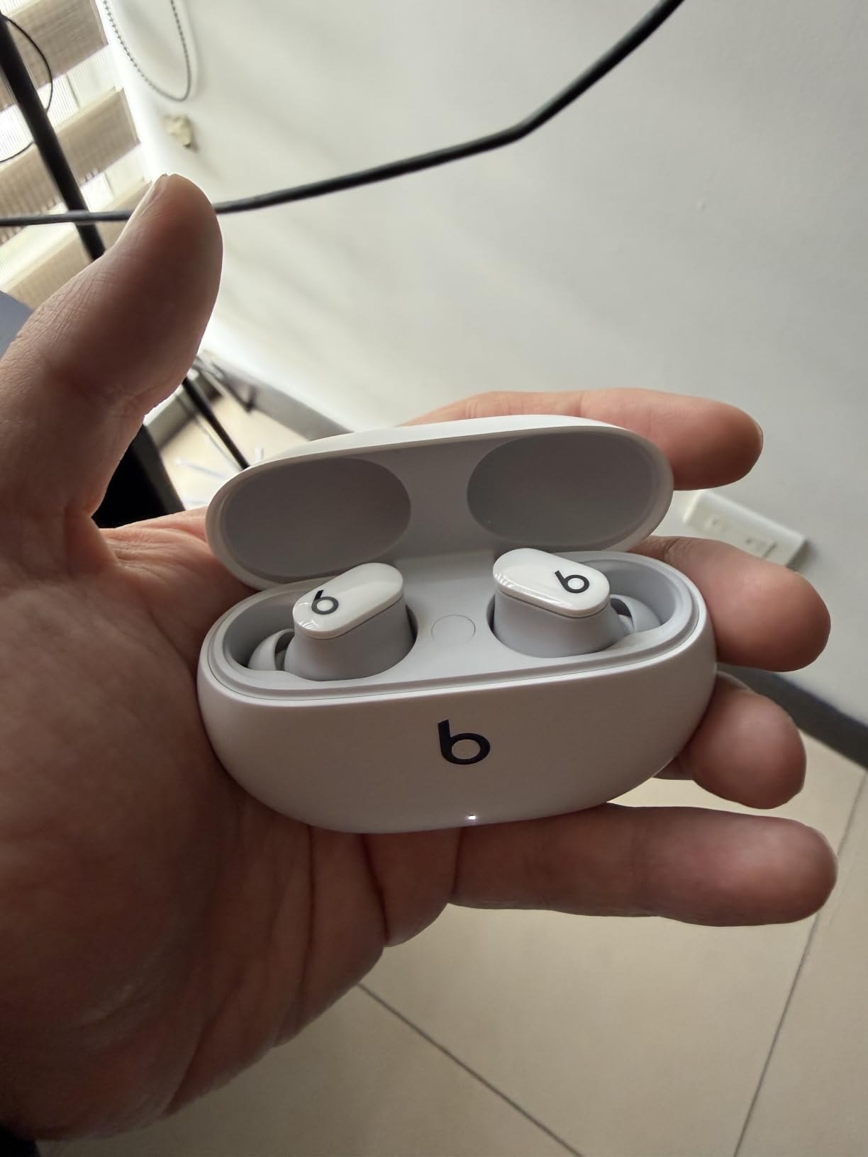 Beats Studio Buds - True Wireless Noise Cancelling Earbuds - Compatible with Apple & Android, Built-in Microphone, IPX4 Rating, Sweat Resistant Earphones, Class 1 Bluetooth Headphones - White customer photo 1