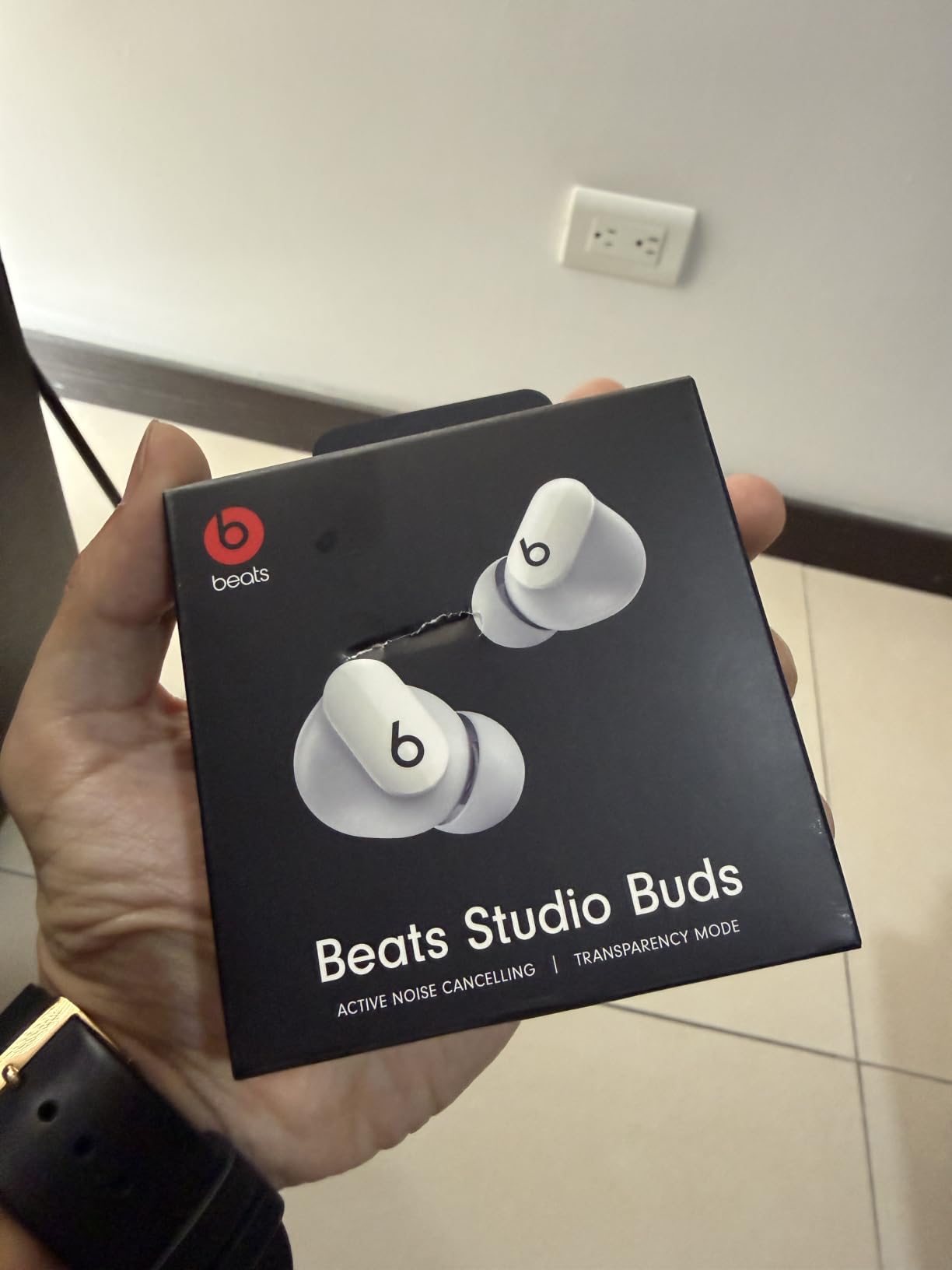 Beats Studio Buds - True Wireless Noise Cancelling Earbuds - Compatible with Apple & Android, Built-in Microphone, IPX4 Rating, Sweat Resistant Earphones, Class 1 Bluetooth Headphones - White customer photo 2