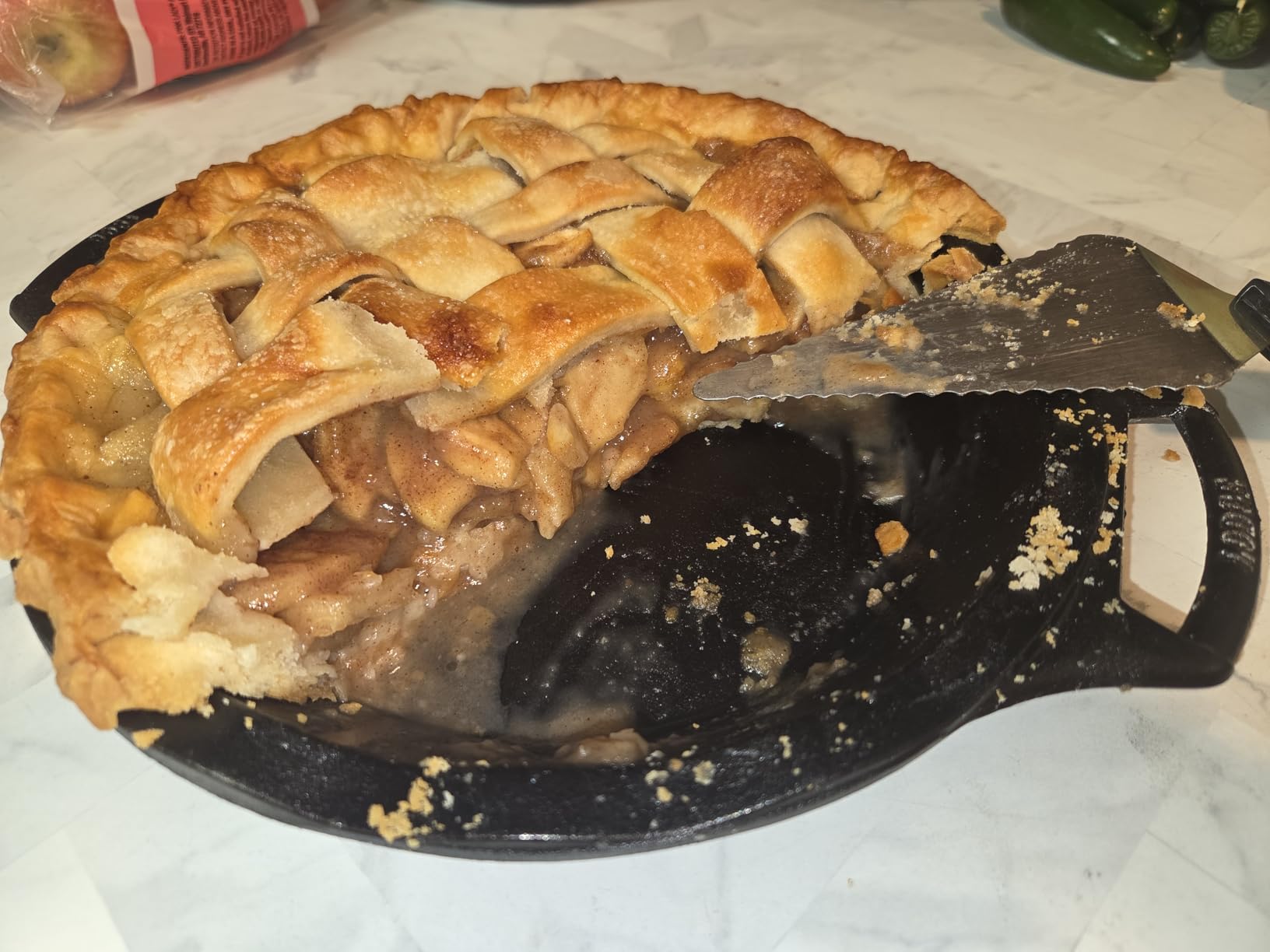 Lodge Pre-Seasoned Cast Iron Pie Pan with Dual Handles, 9 Inches | Heavy-Duty Cast Iron Pie Plate with Dual Handles for Homemade Pies, Desserts & Baking Favorites, Made in USA customer photo 2