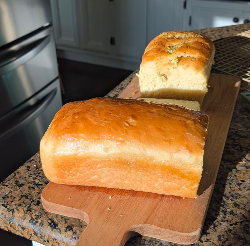 Lodge Pre-Seasoned Cast Iron Loaf Pan, PFAS-Free, 8.5 Inches | Rectangular Cast Iron Bakeware, Even Browning Bread Pan with Easy-Release Finish, Non-Toxic, Made in USA customer photo 1