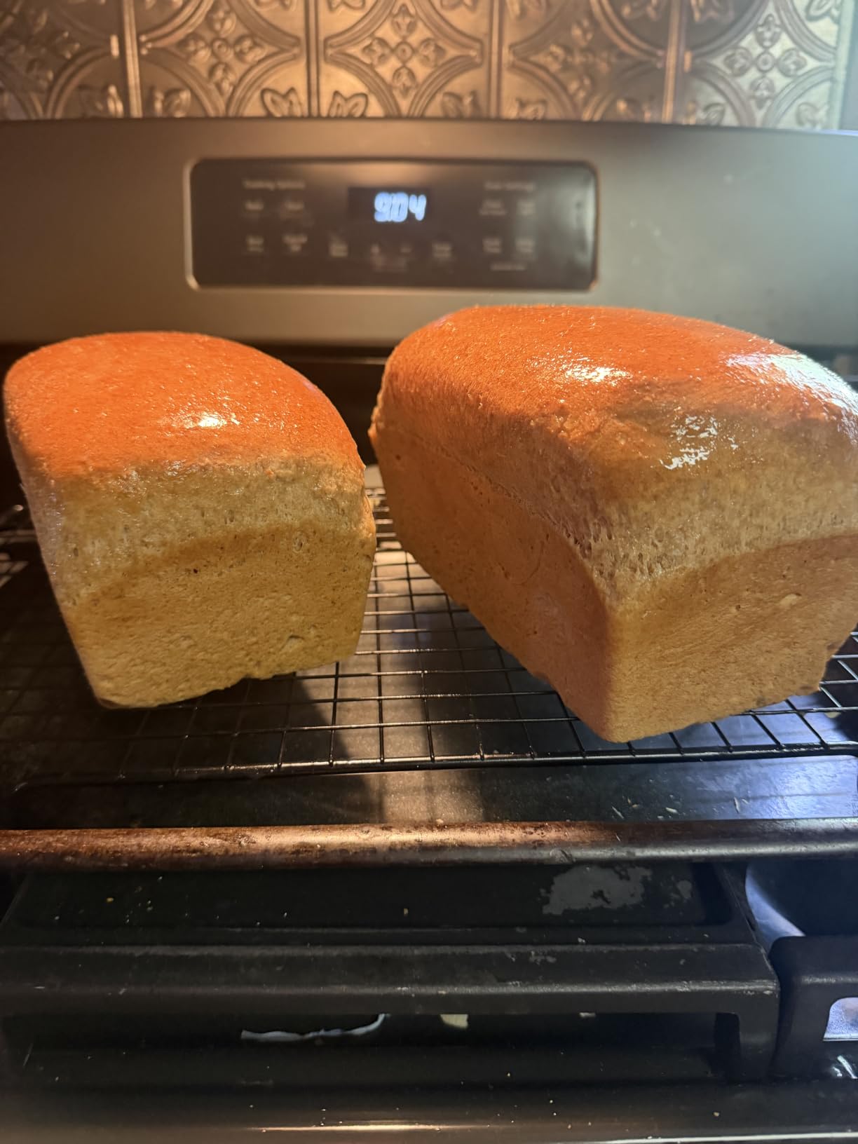 Lodge Pre-Seasoned Cast Iron Loaf Pan, PFAS-Free, 8.5 Inches | Rectangular Cast Iron Bakeware, Even Browning Bread Pan with Easy-Release Finish, Non-Toxic, Made in USA customer photo 2