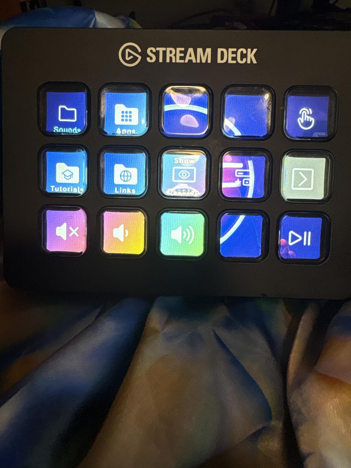 Elgato Stream Deck MK.2 Studio Controller, 15 Macro Keys | Trigger actions in OBS, Twitch, YouTube and more, Visual feedback, Hundreds of plugins, Works with Mac and PC customer photo 1