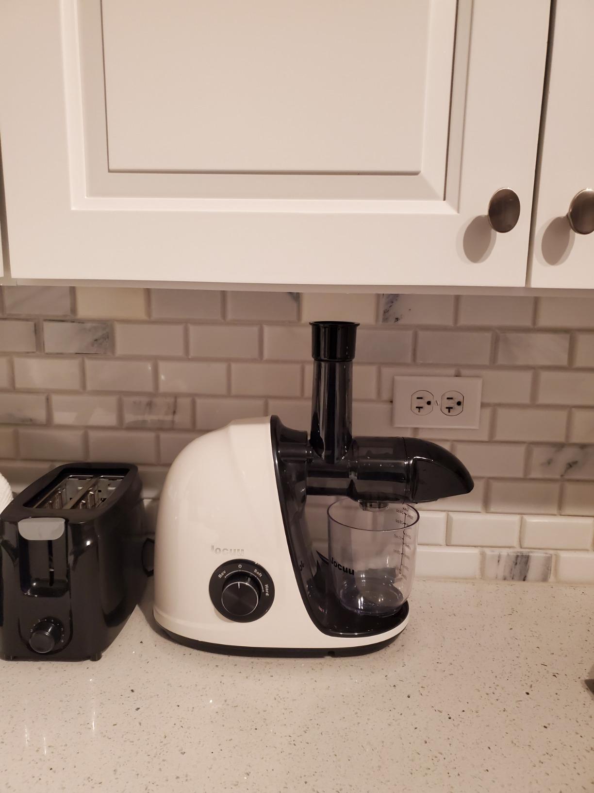 Jocuu Slow Masticating Juicer with 2-Speed Modes - Cold Press Juicer Machine - Quiet Motor & Reverse Function - Easy to Clean Juicer Extractor - Juice Recipes for Fruits & Vegetables (Black) customer photo 2