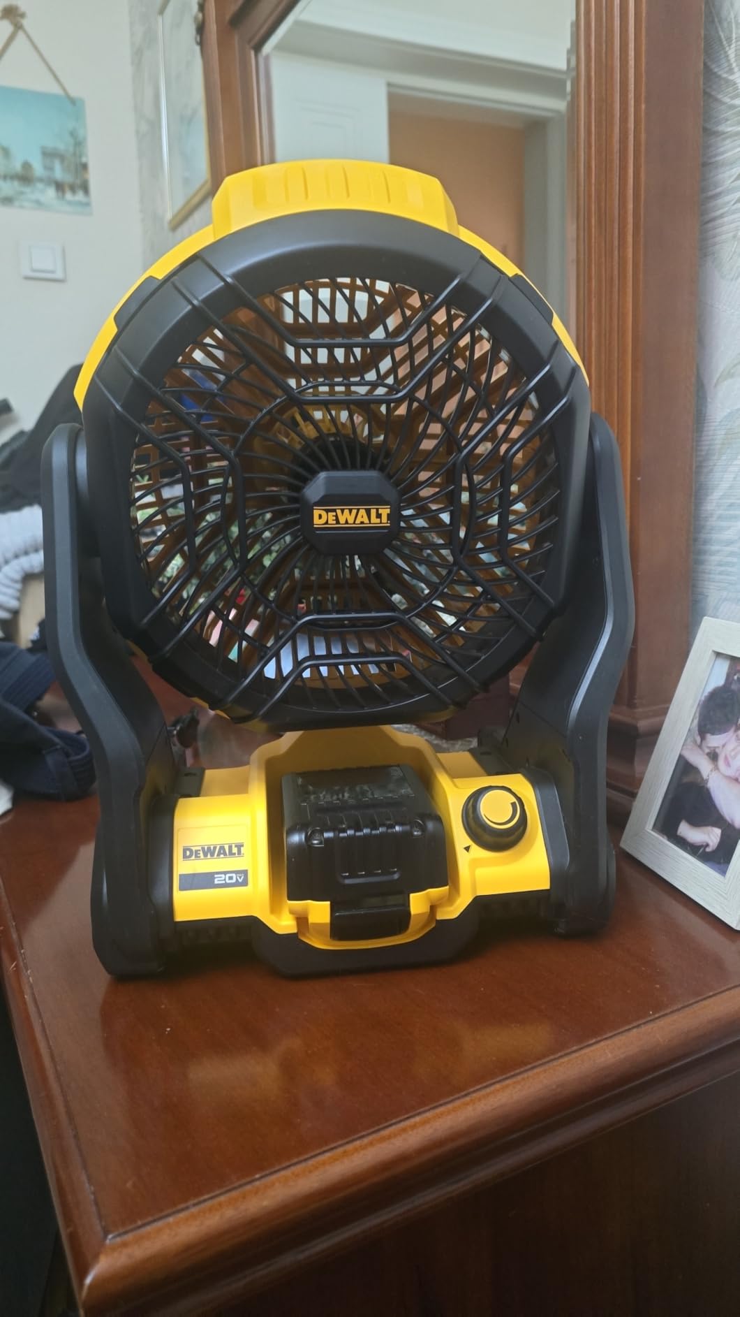 DEWALT 20V MAX Portable Fan, Battery Powered Rechargeable Cordless Shop Fan, Up to 4.5 Hrs Runtime, Variable Speed, 650 CFM, Tool Only (DCE512B) customer photo 1