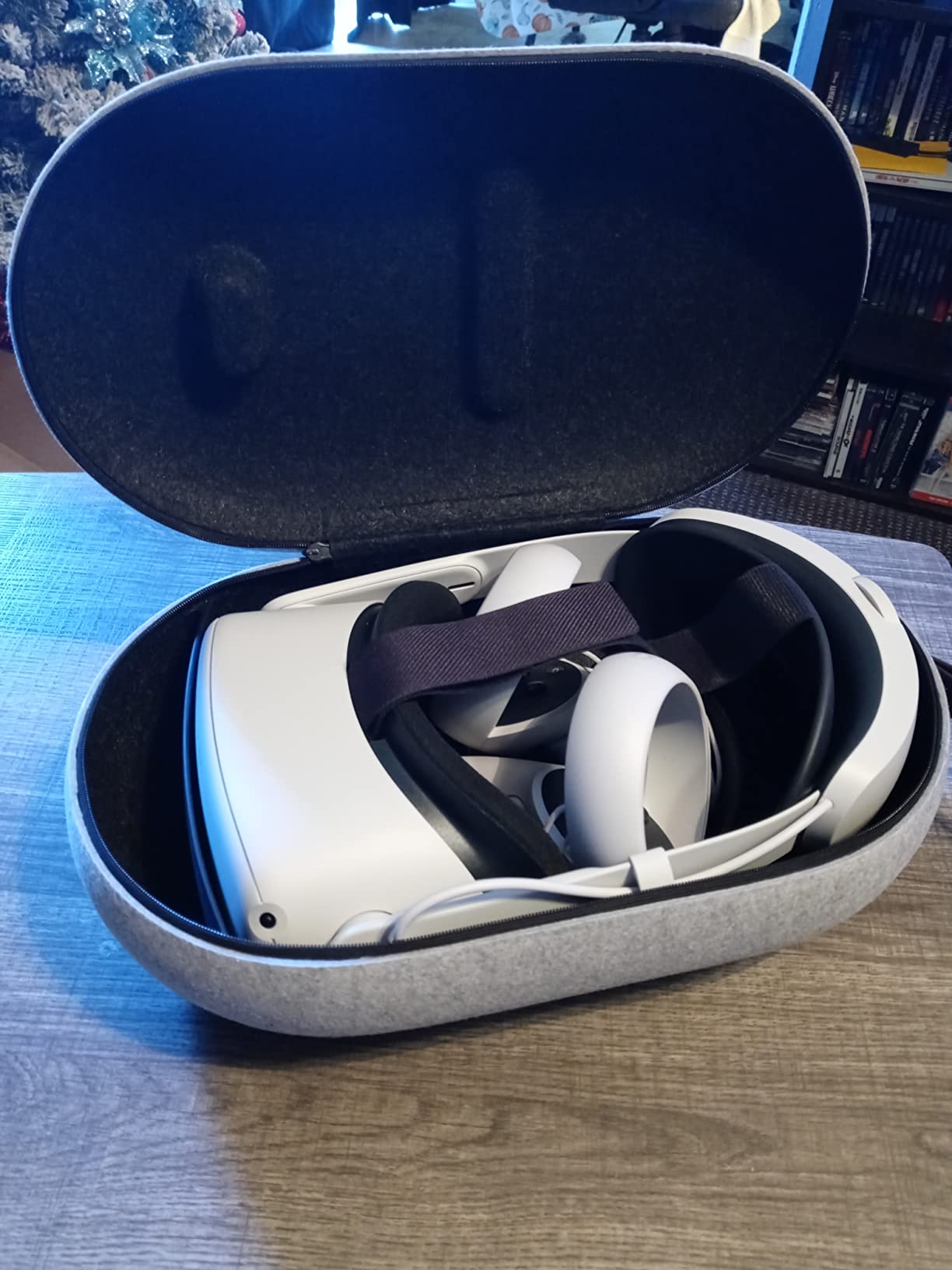 Meta Quest 2 - Advanced All-In-One Virtual Reality Headset - 256 GB customer photo 2