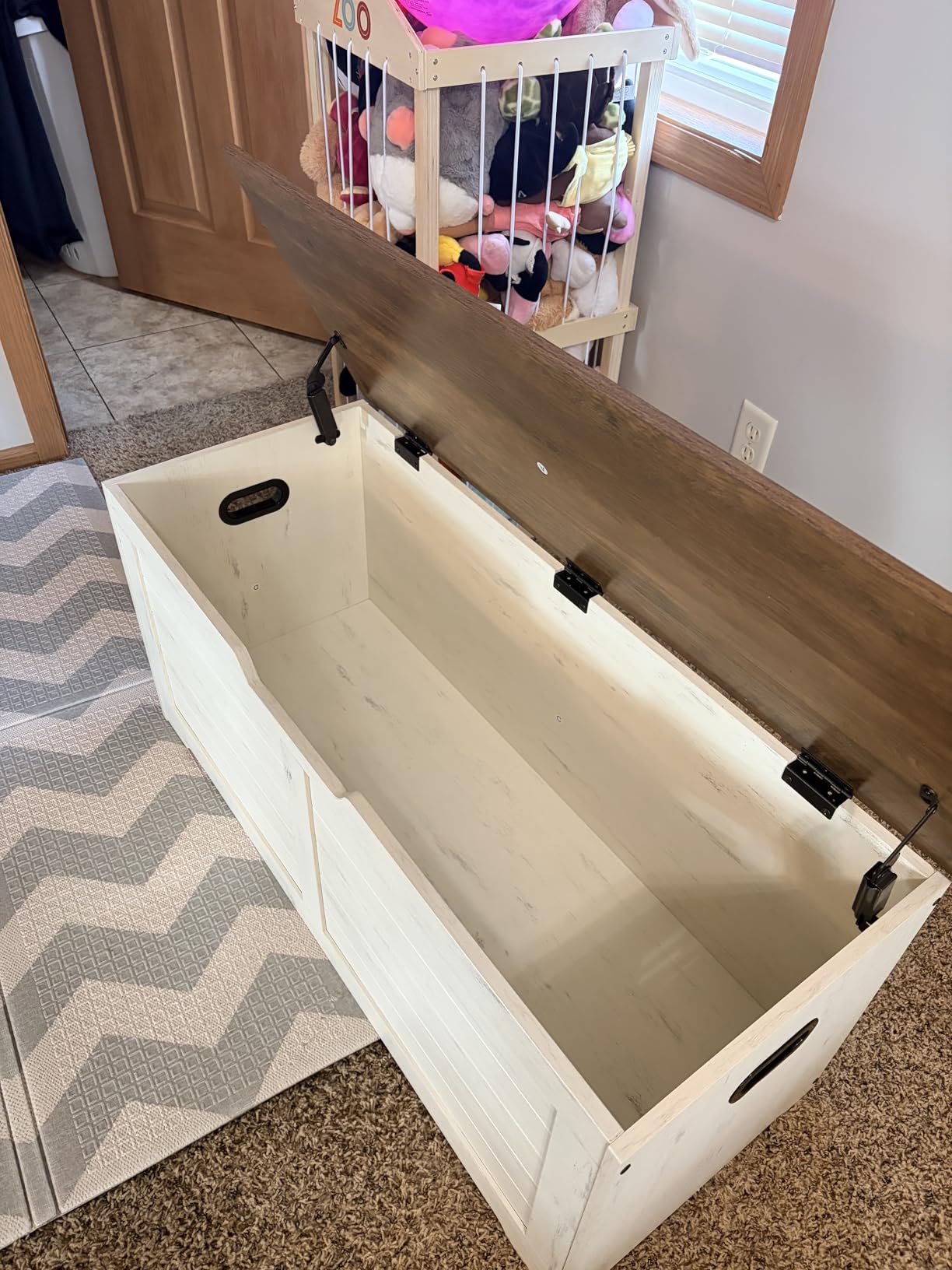 VASAGLE Storage Chest, Storage Bench with 2 Safety Hinges, Farmhouse Style, 15.7 x 39.4 x 18.3 Inches, for Entryway, Bedroom, Living Room, Cloud White customer photo 2