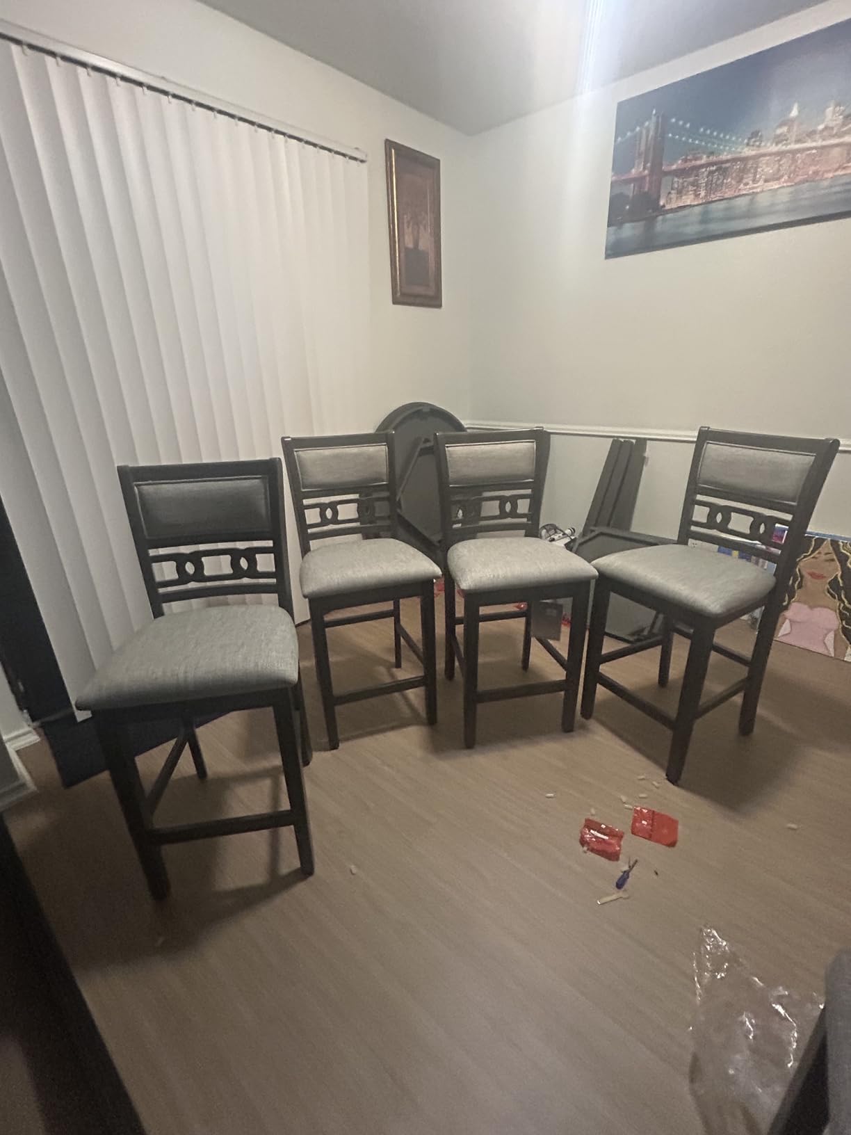 New Classic Furniture Gia 5-Piece Round Counter Height Set with 1 Dining Table and 4 Chairs, 42