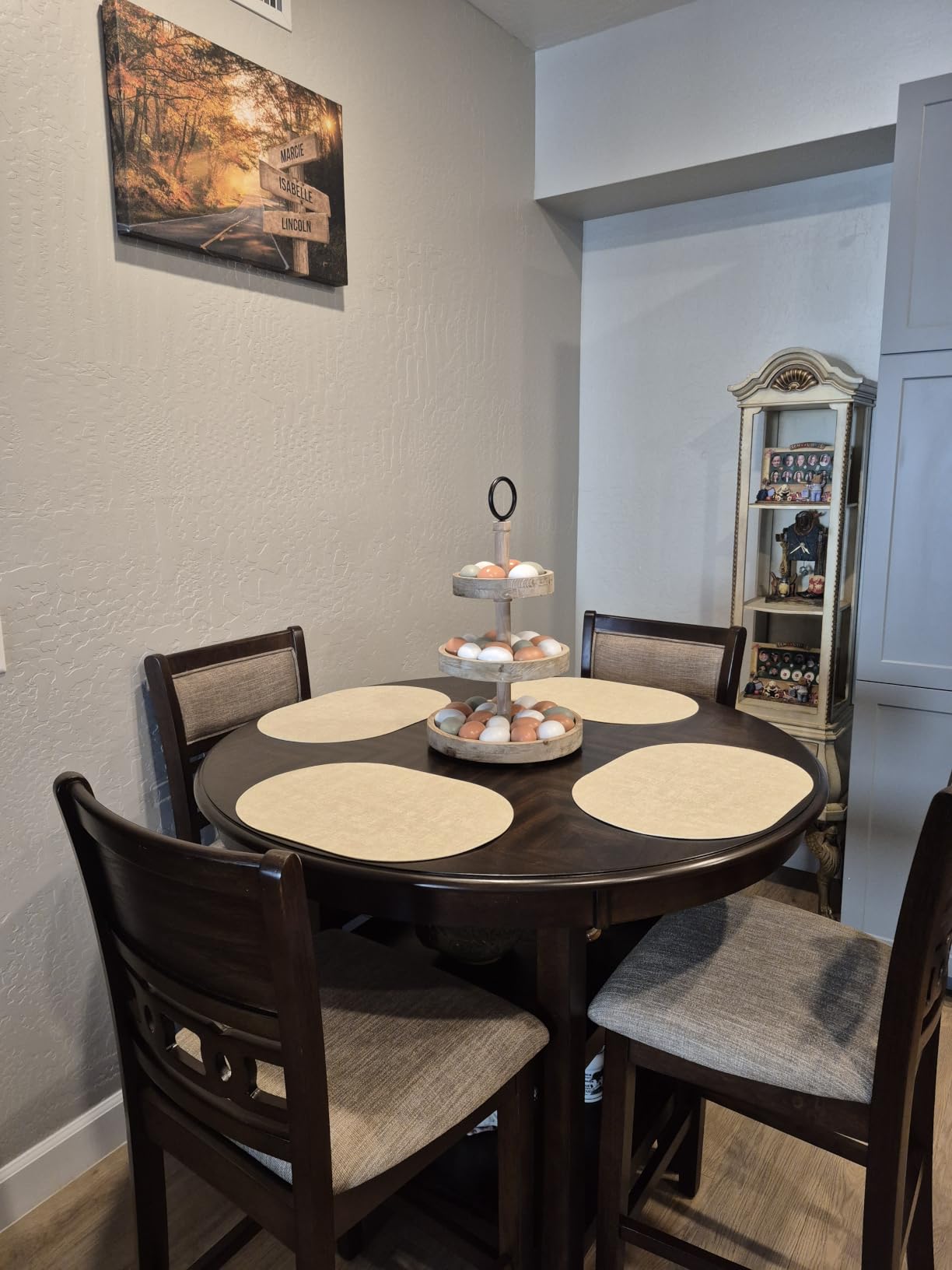 New Classic Furniture Gia 5-Piece Round Counter Height Set with 1 Dining Table and 4 Chairs, 42