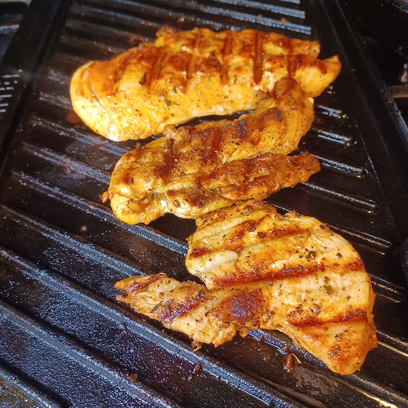 Cuisinel Cast Iron Griddle/Grill + Burger Press + Pan Scrapers - Reversible Pre-Seasoned 16.75