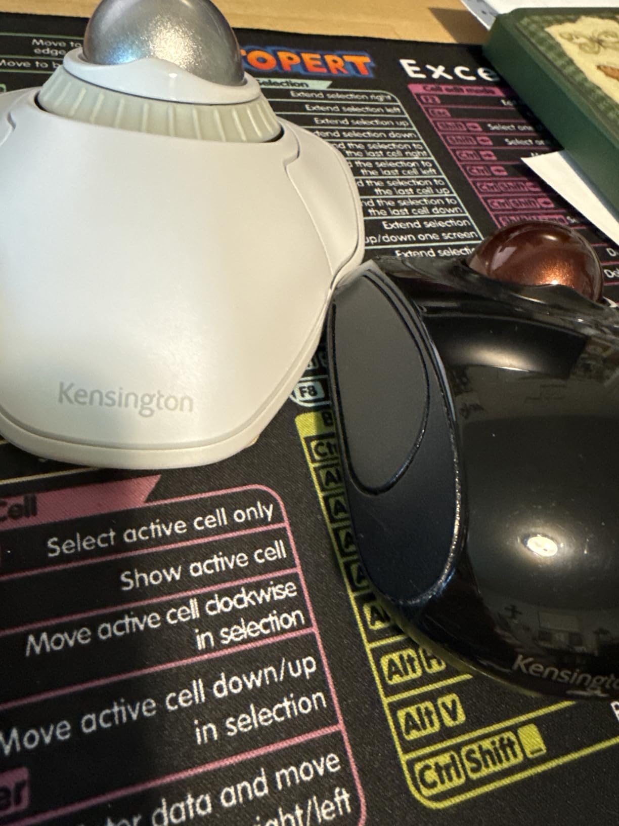 Kensington Orbit Wireless Trackball with Scroll Ring - Black-Red (K70990WW) customer photo 2