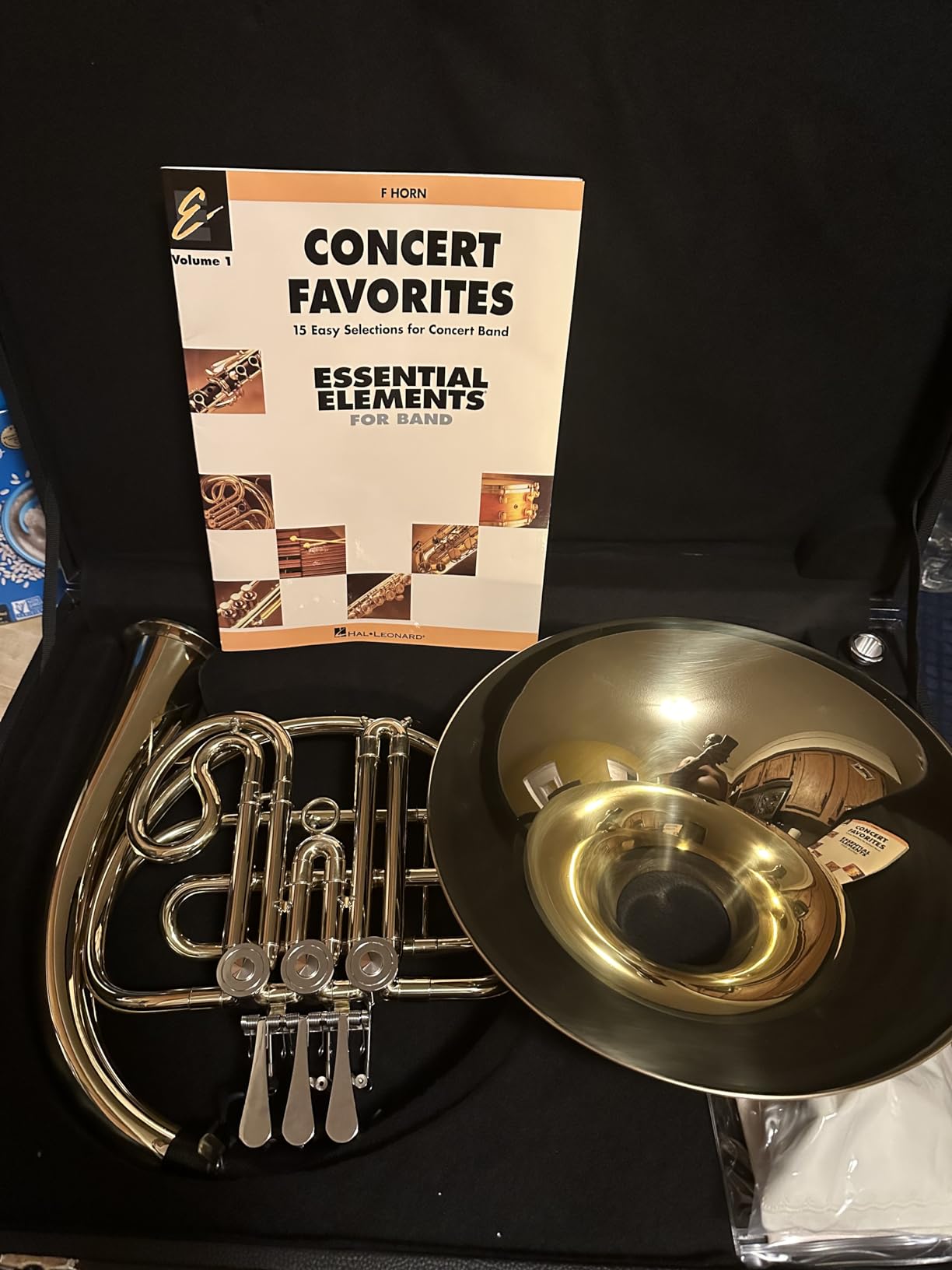 French Horn Bb 4 Key Single Row Gold Brass Student Horn w Hard Case customer photo 1