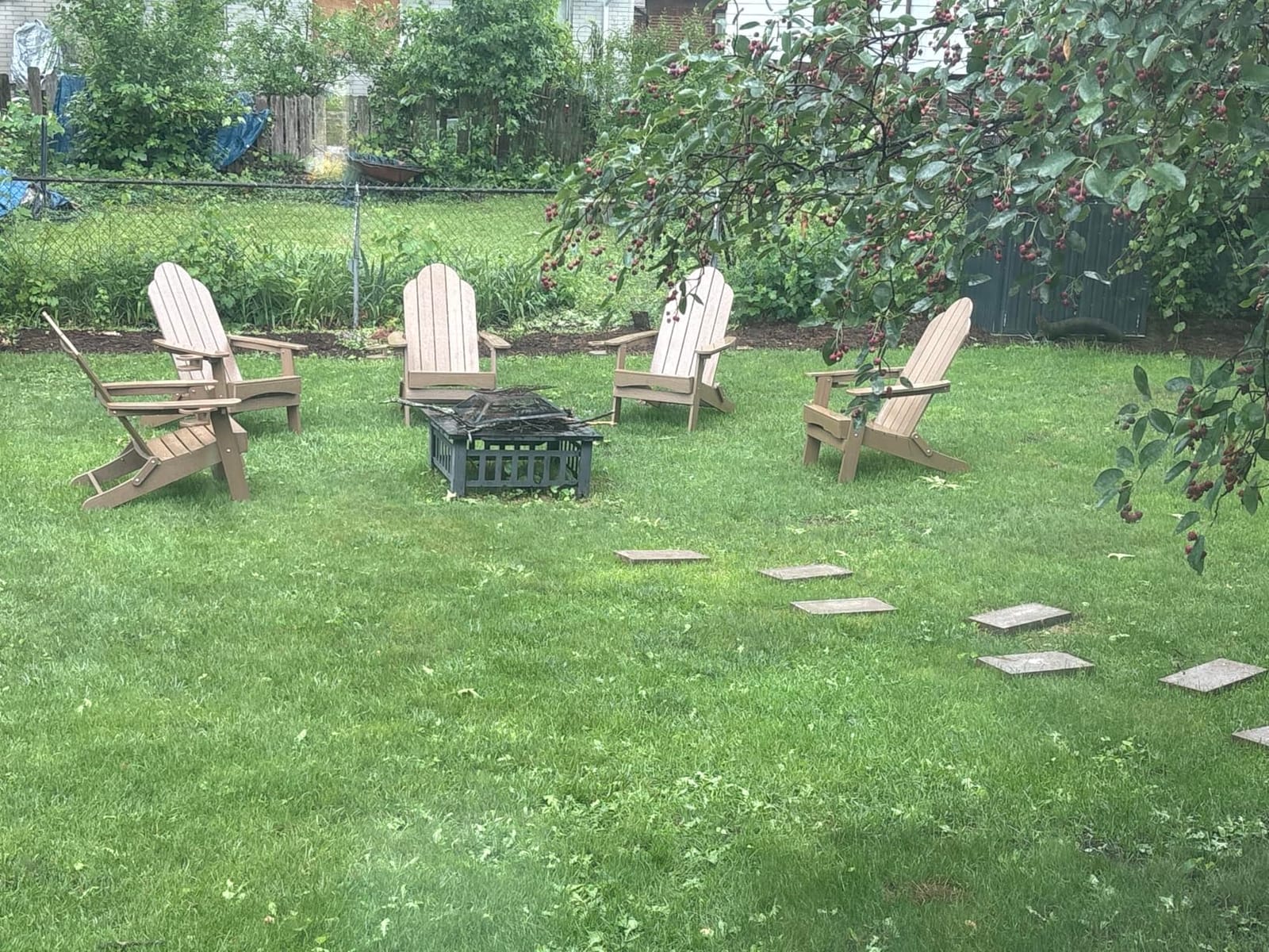 LUE BONA Folding Adirondack Chairs Set of 4, HDPS Fire Pit Chairs, Black | All-weather-resistant, ergonomic curved design customer photo 1