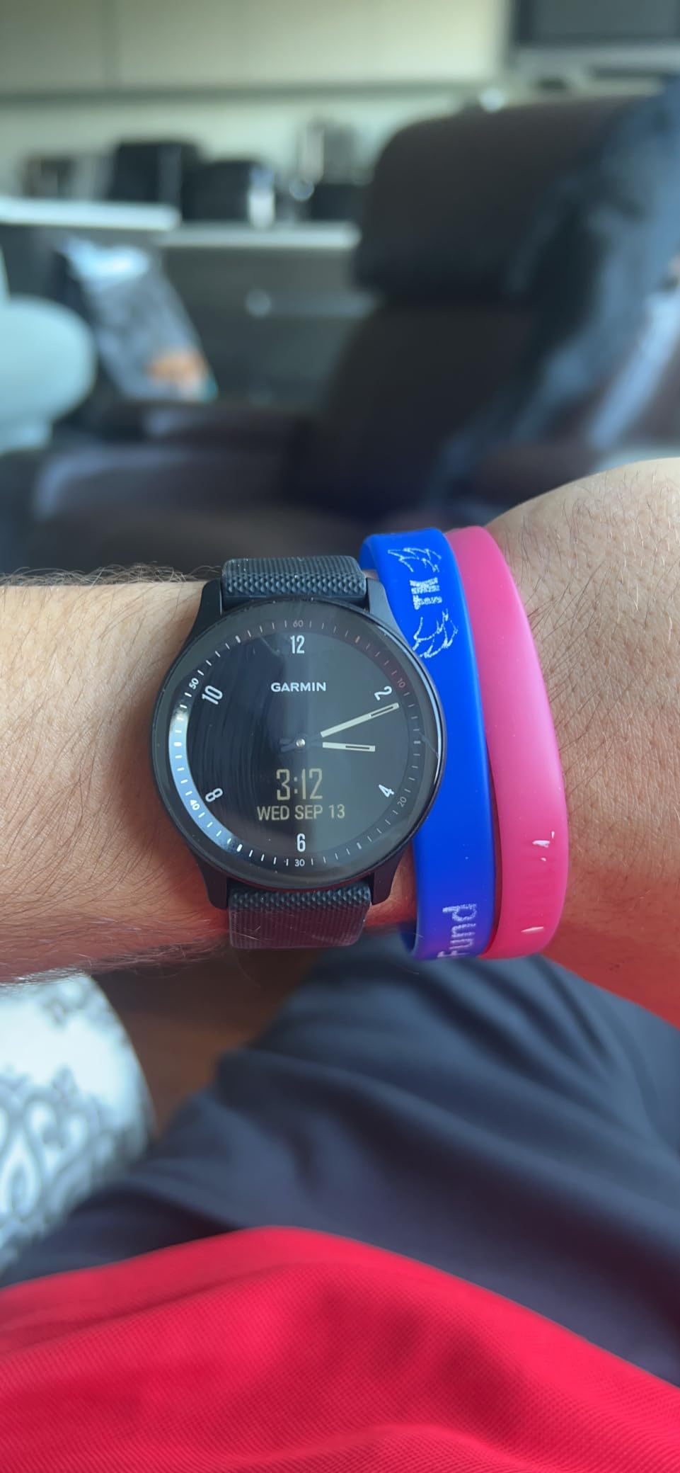 Garmin vivomove Sport, Hybrid Smartwatch, Health and Wellness Features, Touchscreen, White customer photo 1