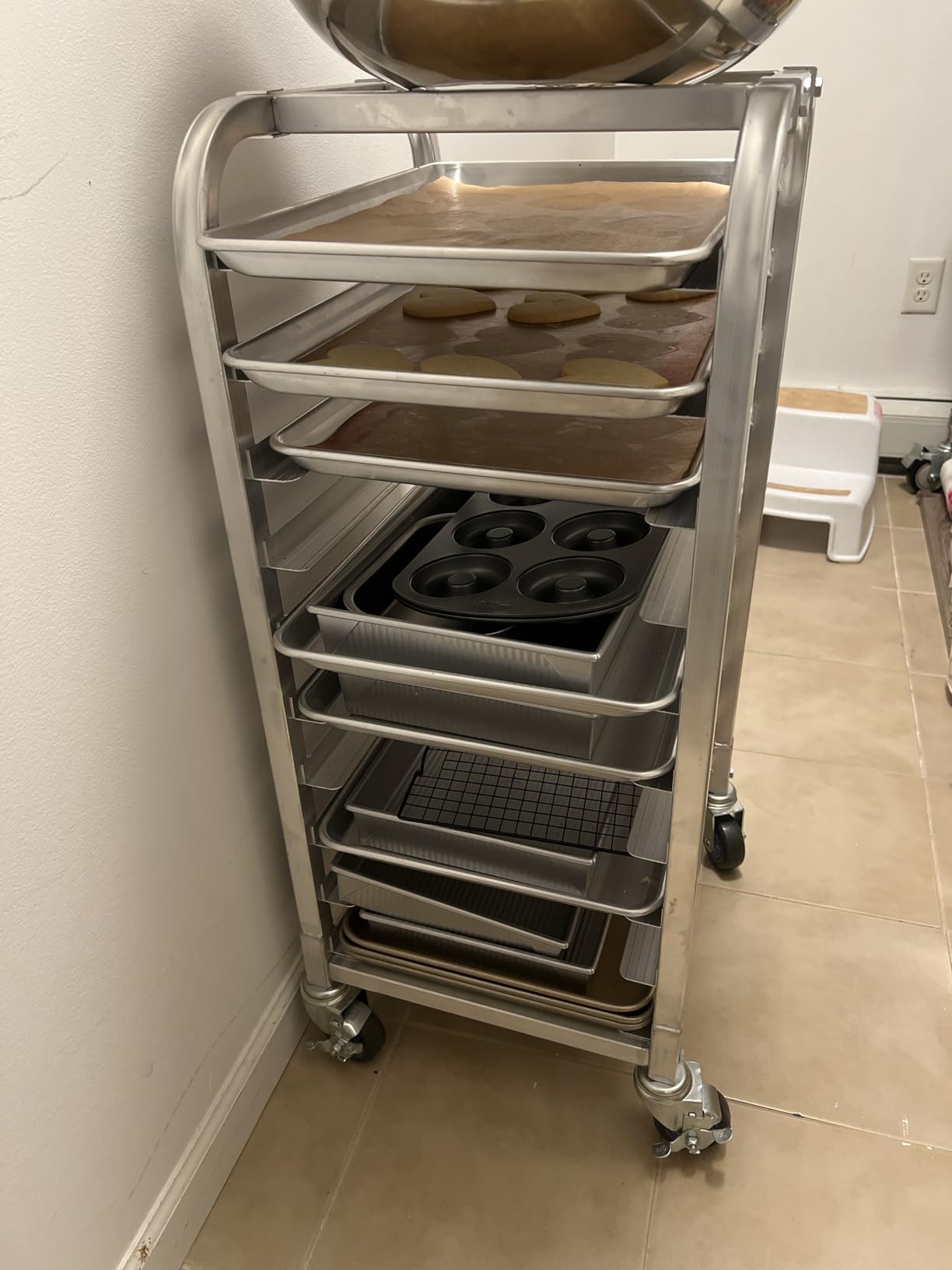 BIEAMA 20-Tier Aluminum Sheet Pan Rack, NSF Full Size Bun Pan Rack | Bakery speed Rack for Home Commercial Kitchen Bakery Cooling Rack, 4 Wheels customer photo 1