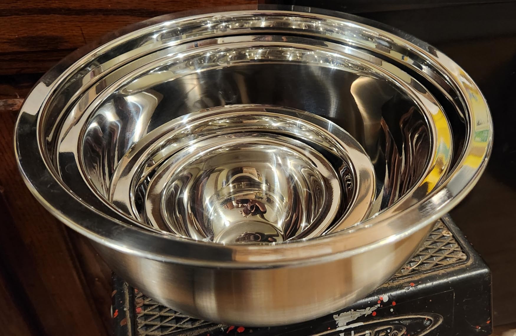 Viking Mixing Bowls Set, 10 Piece Stainless Steel Kitchen Cookware, Non-Slip Silicone Base, Includes Tight Fit Lids, Dishwasher Safe, Black customer photo 2