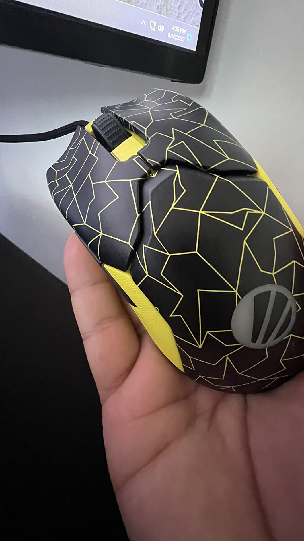 Razer Viper 8KHz Ultralight Ambidextrous Wired Gaming Mouse: Fastest Gaming Switches - 20K DPI Optical Sensor - Chroma RGB Lighting - 8 Programmable Buttons - 8000Hz HyperPolling - ESL Edition customer photo 2