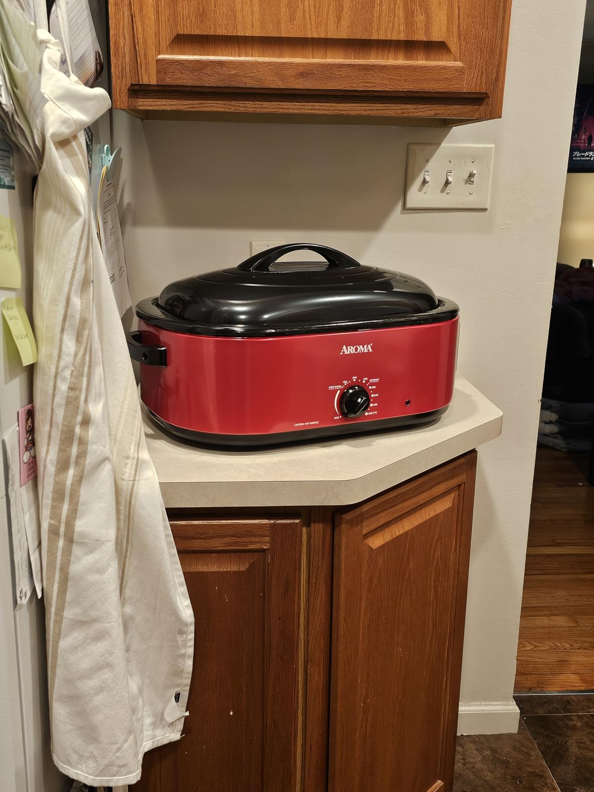 AROMA 18Qt. Roaster Oven with Self-Basting Lid, Fits 22-lb. Turkey, Adjustable Temperature Settings, Keep Warm Setting, Black (ART-718B) customer photo 1