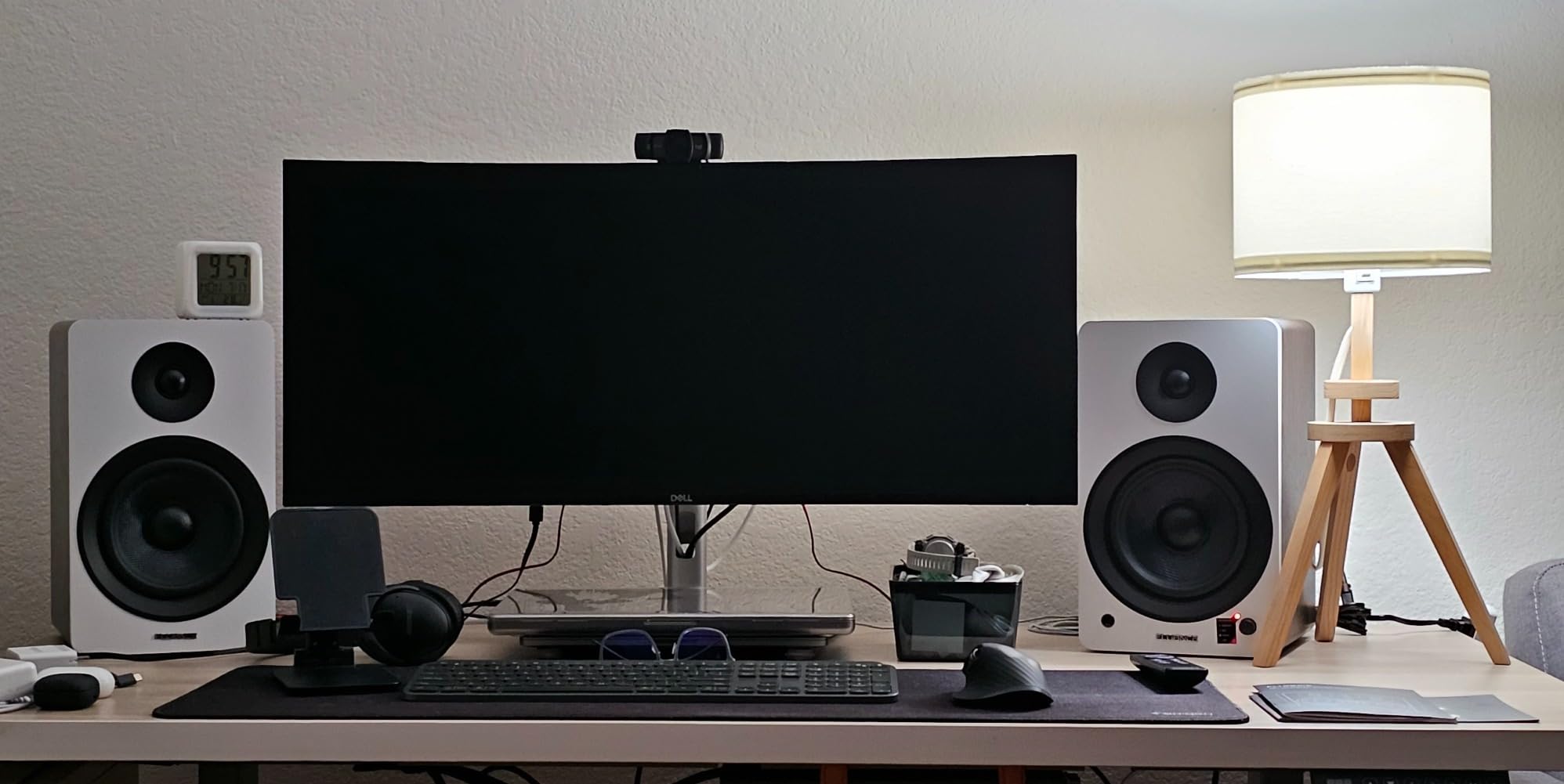 Fluance Ai61 Powered 2-Way 2.0 Stereo Bookshelf Speakers with 6.5